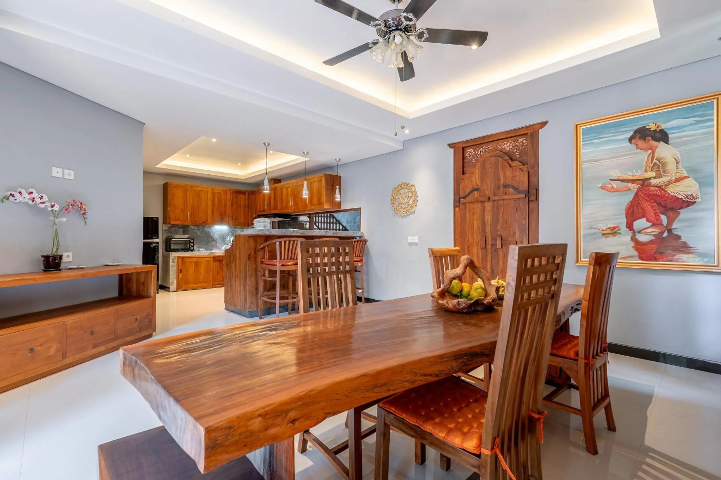Dining area in Maru Fortuna Villa by Moria