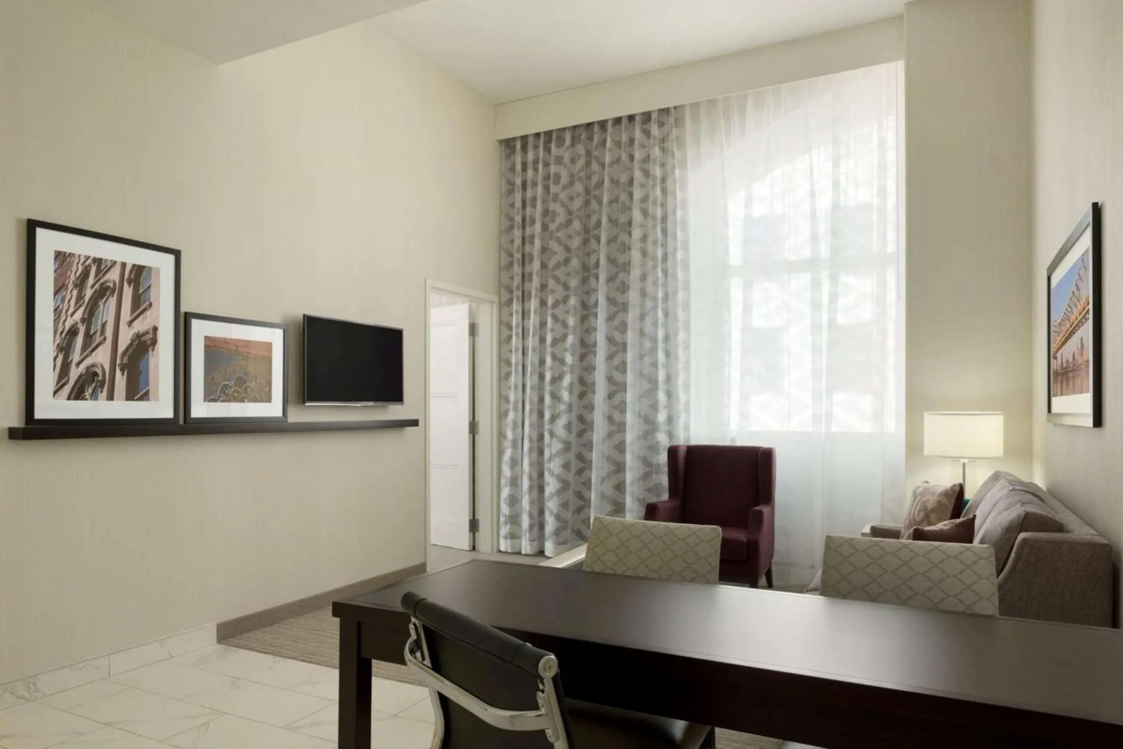 Living room in Embassy Suites Louisville Downtown