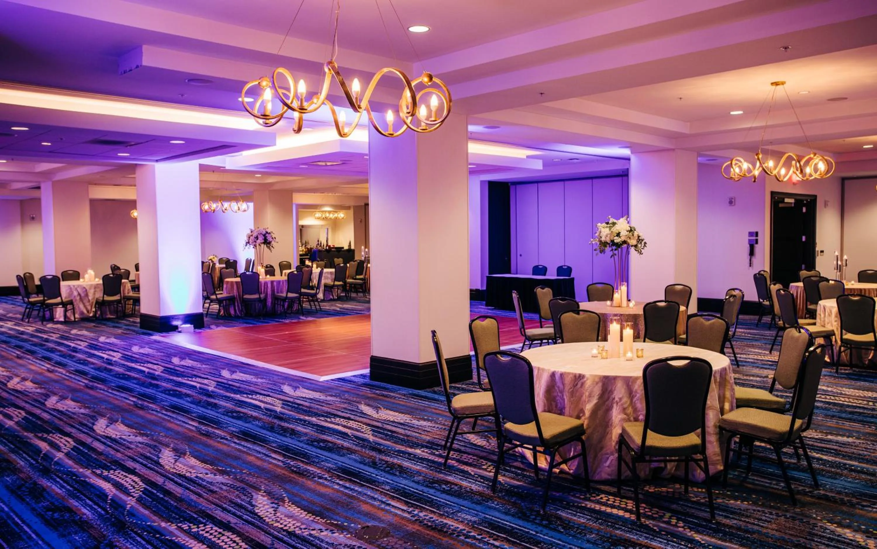 wedding in Embassy Suites Louisville Downtown