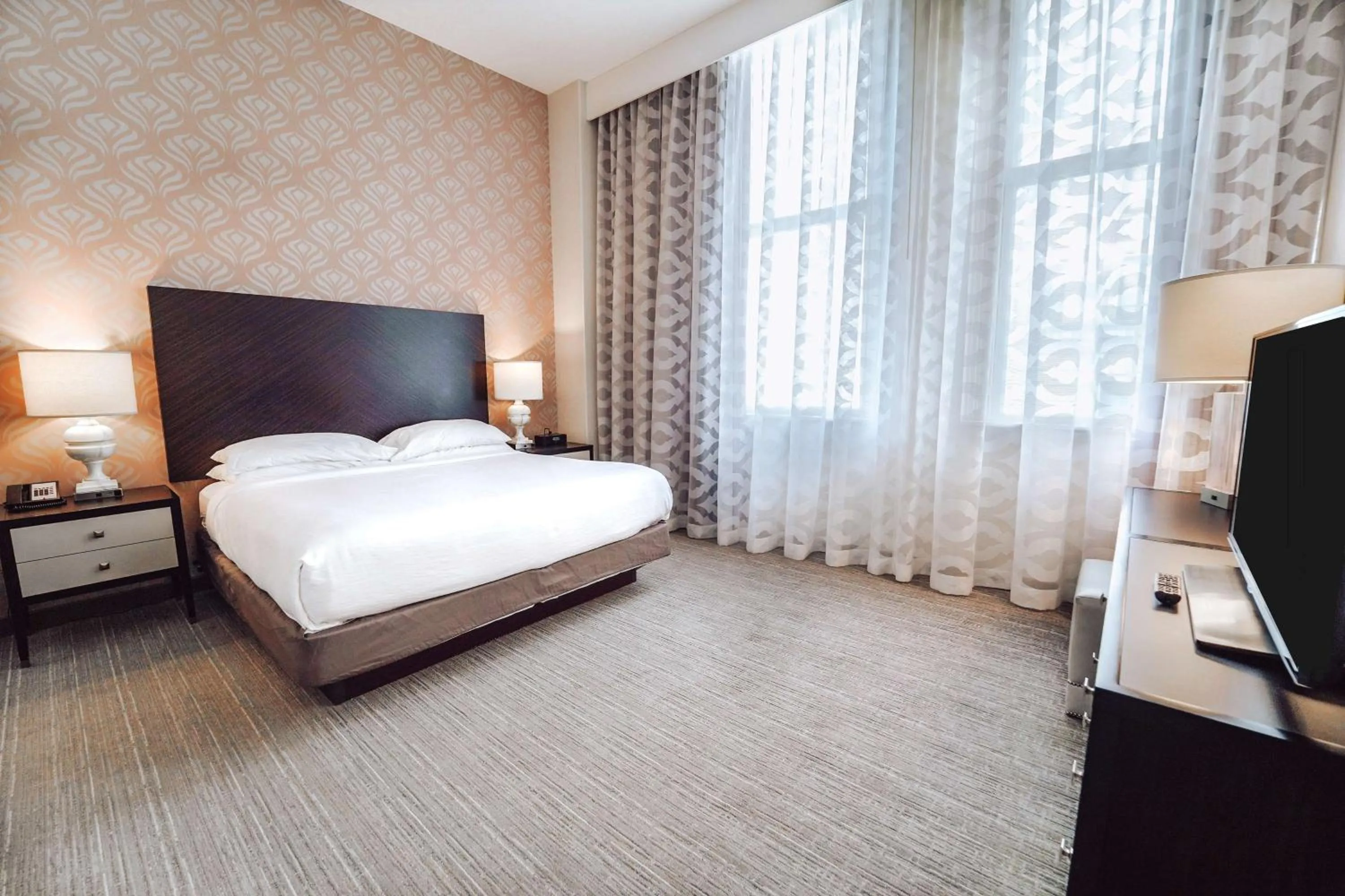 Bed in Embassy Suites Louisville Downtown