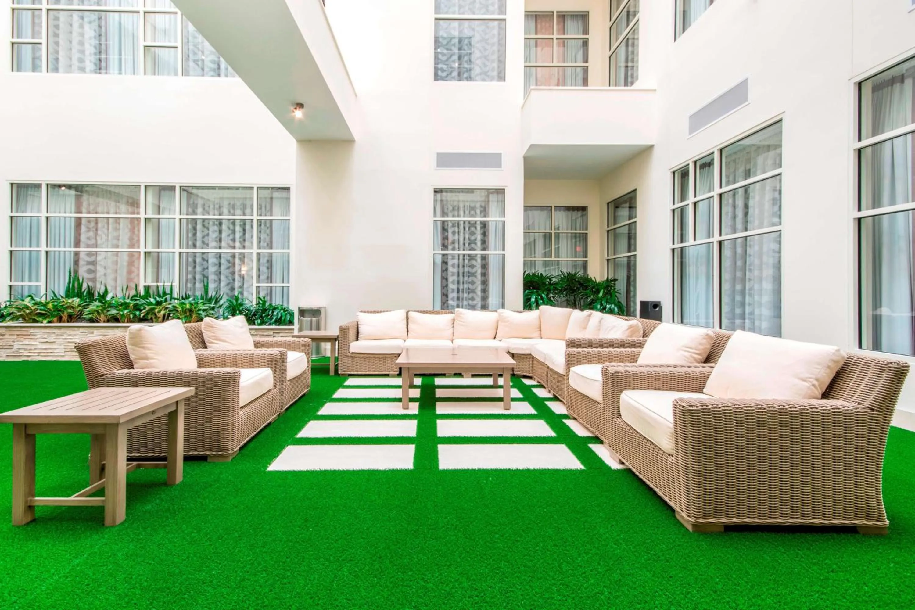 Property building in Embassy Suites Louisville Downtown