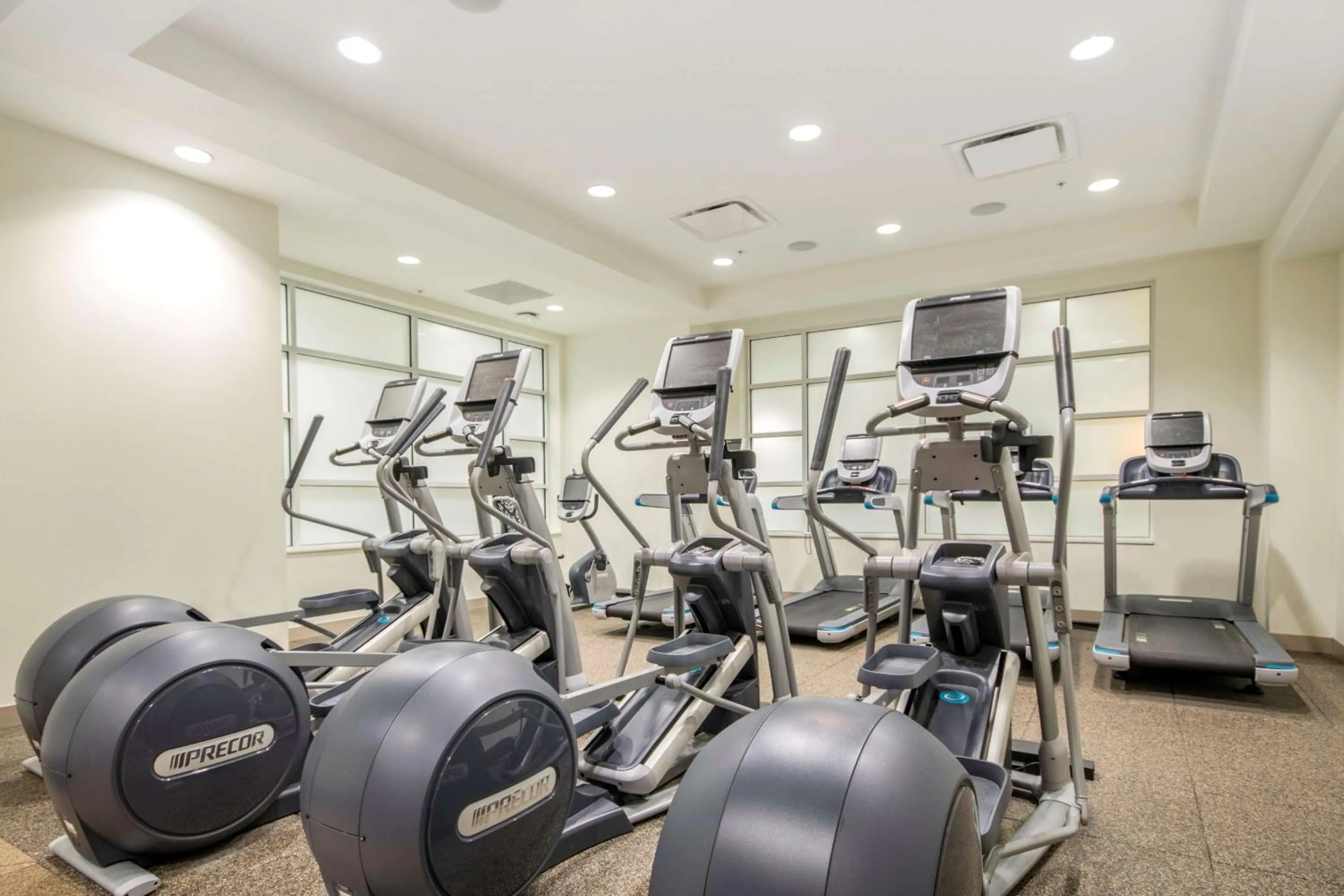 Fitness centre/facilities in Embassy Suites Louisville Downtown