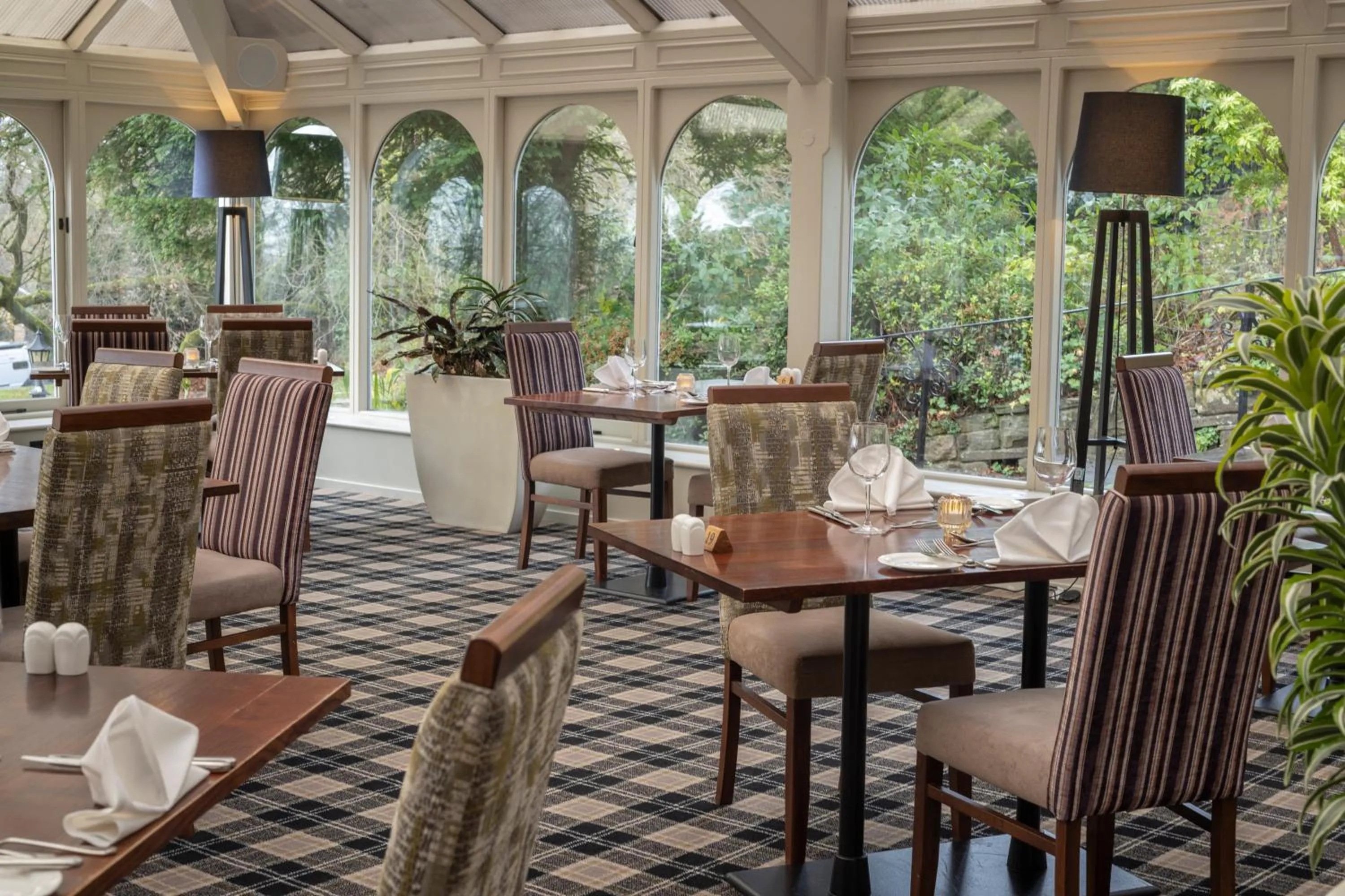 Restaurant/places to eat in B/W Plus Buxton Lee Wood Hotel