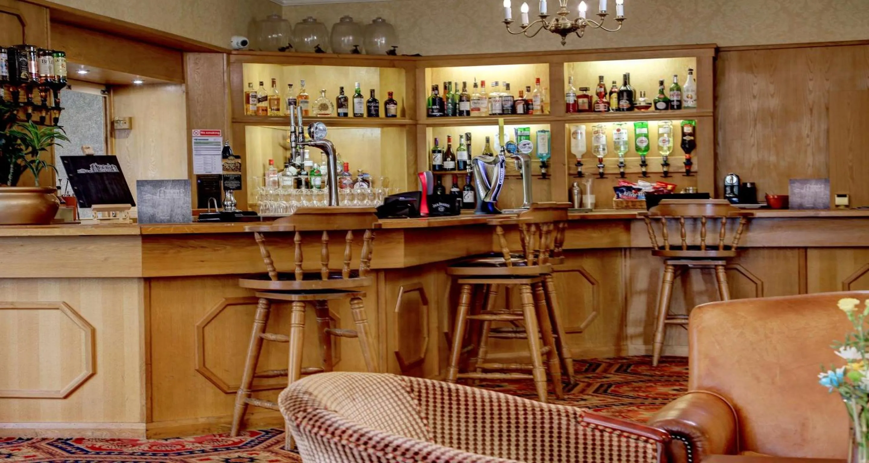 Restaurant/places to eat in B/W Plus Buxton Lee Wood Hotel