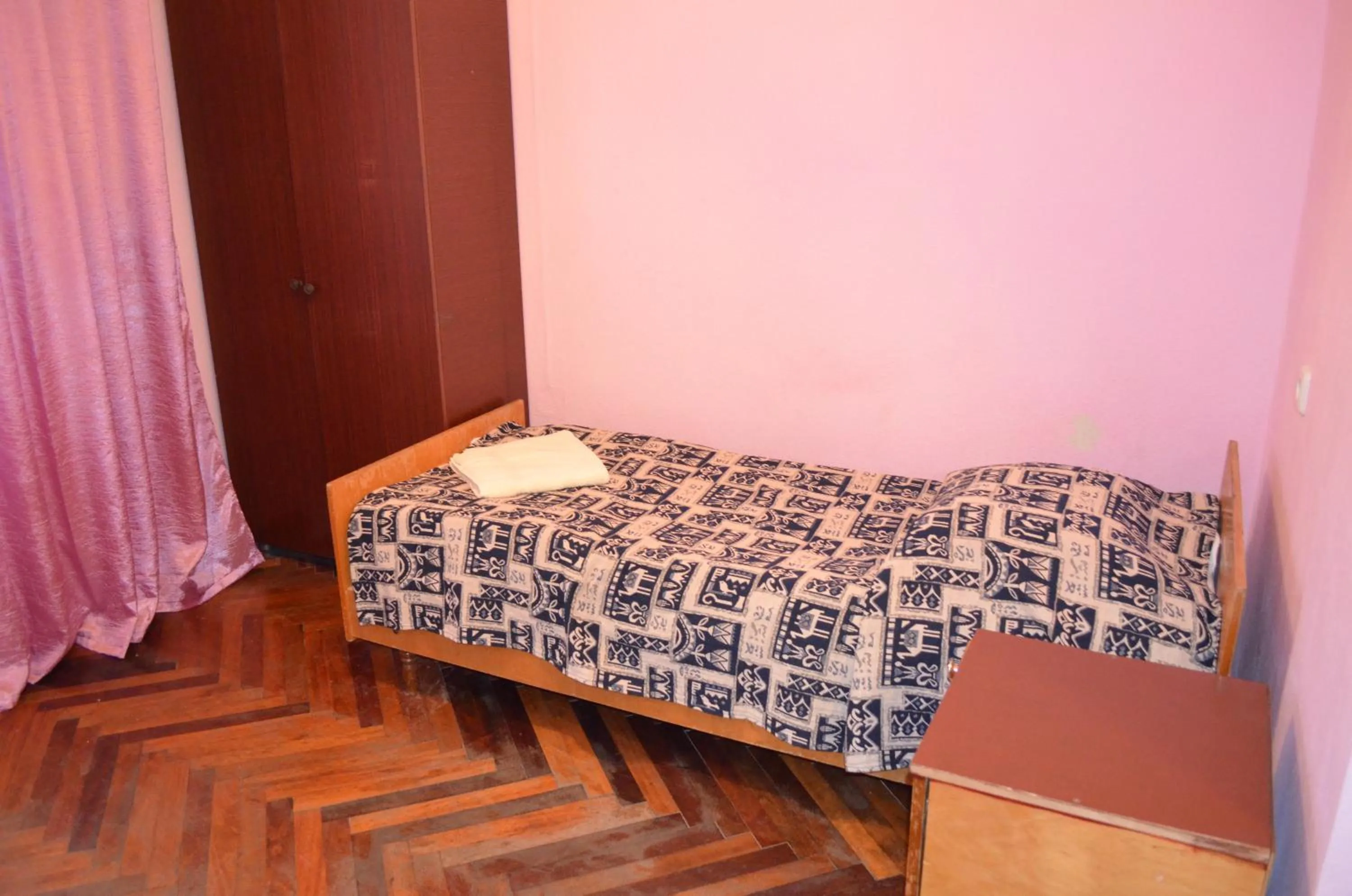 Budget Single Room in Predslava Hotel