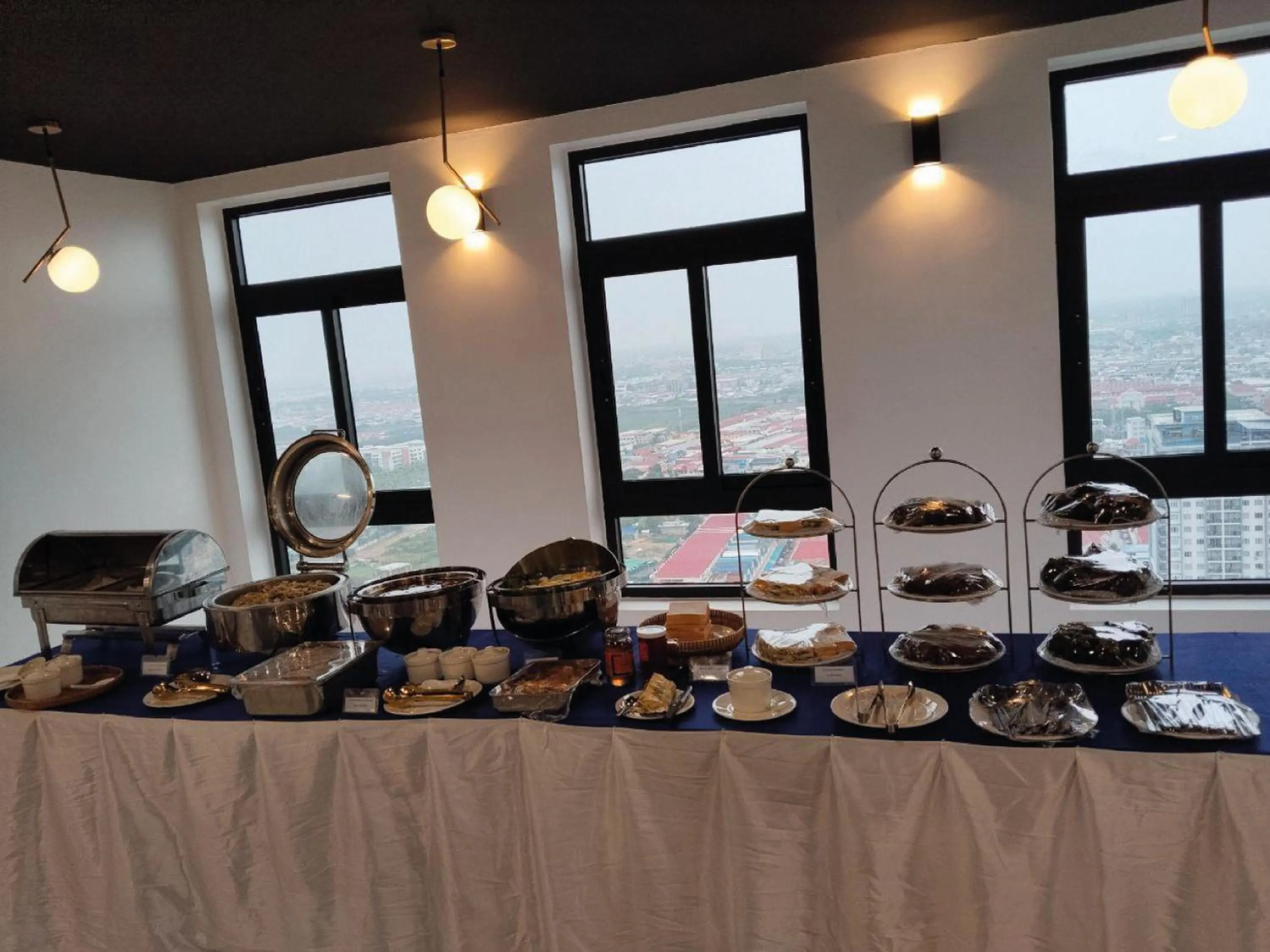 Restaurant/places to eat in TV-Tower 1