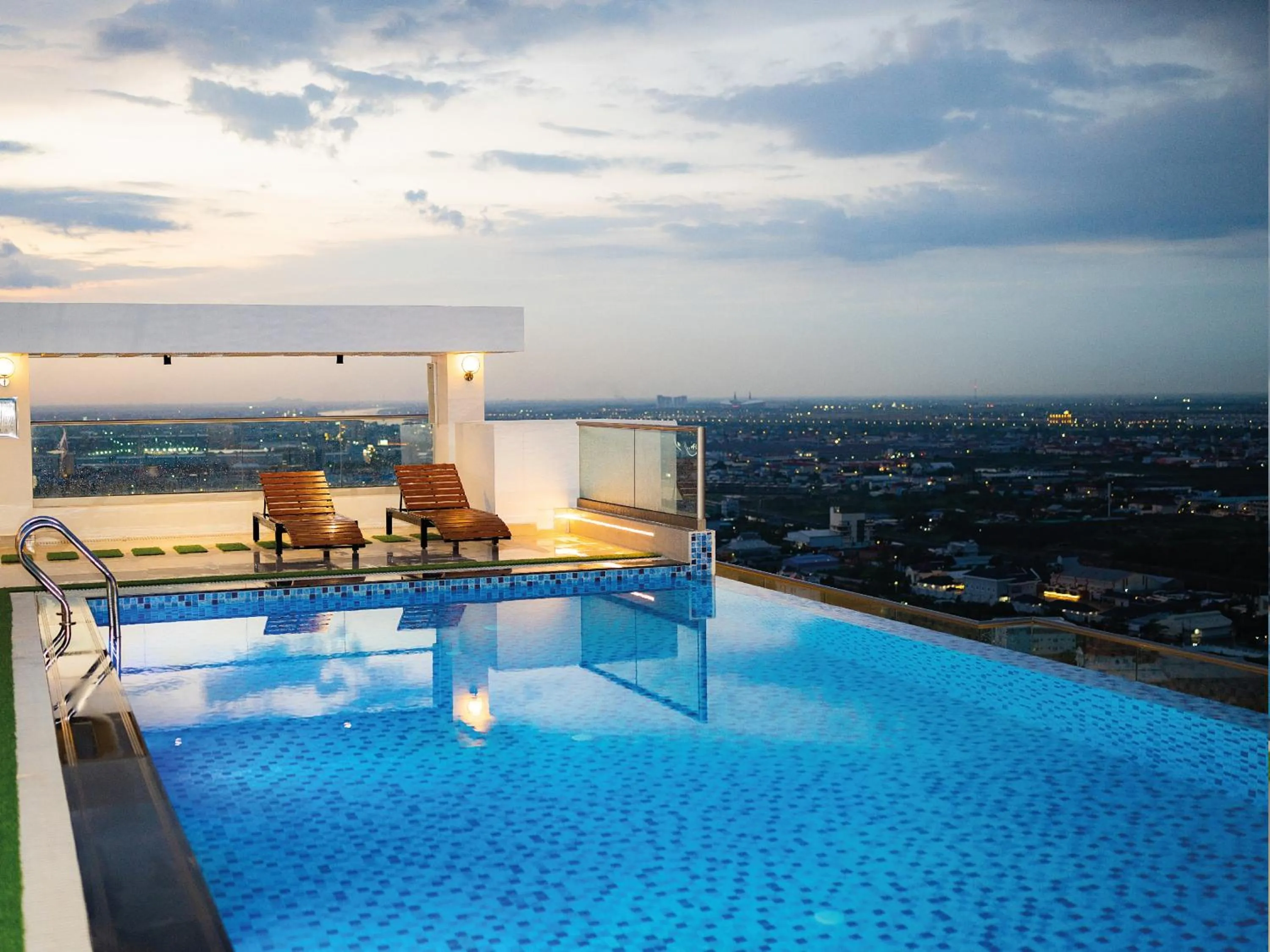 Swimming pool in TV-Tower 1