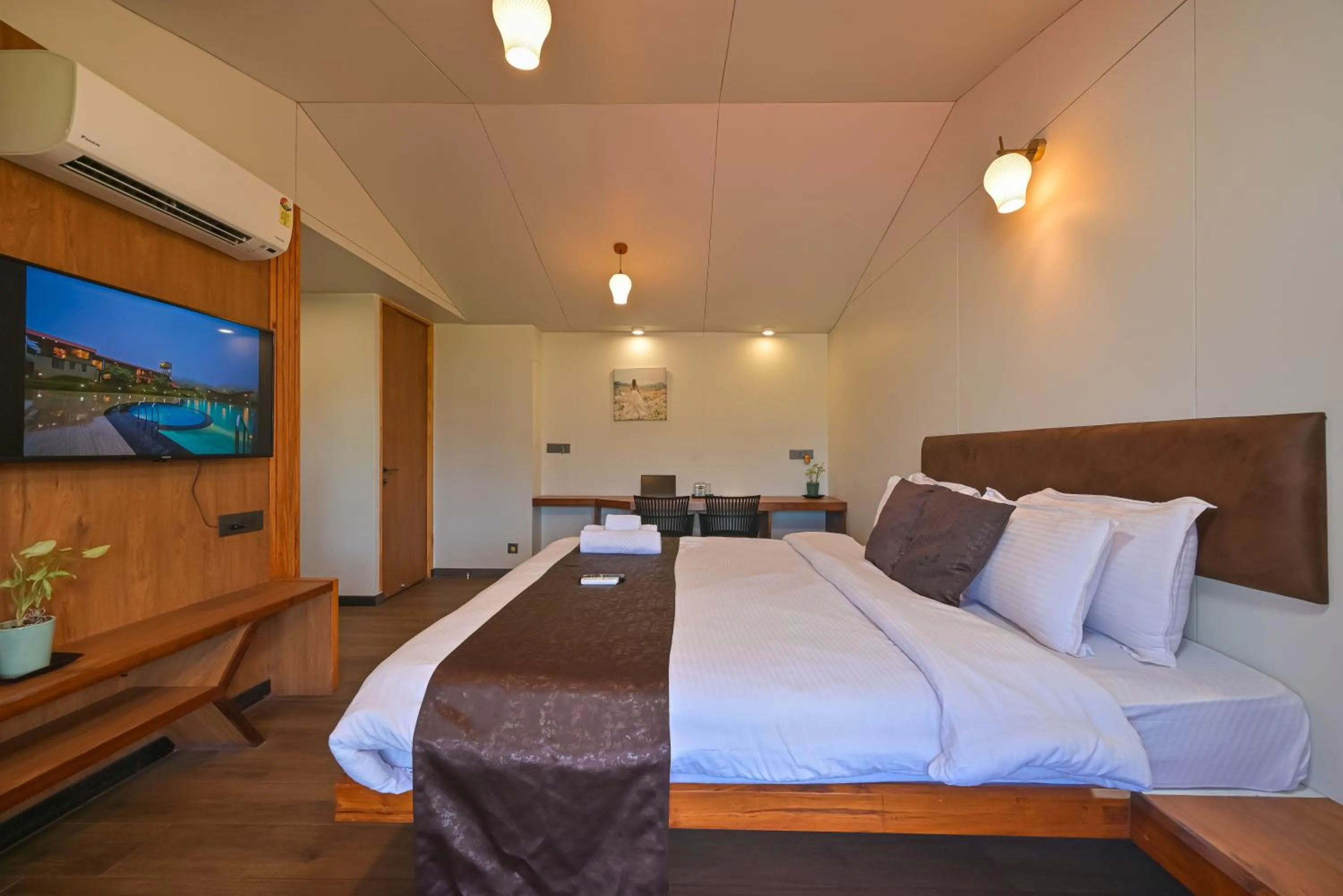 TV and multimedia, Bed in Bliss Nirvana Resort, Lonavala