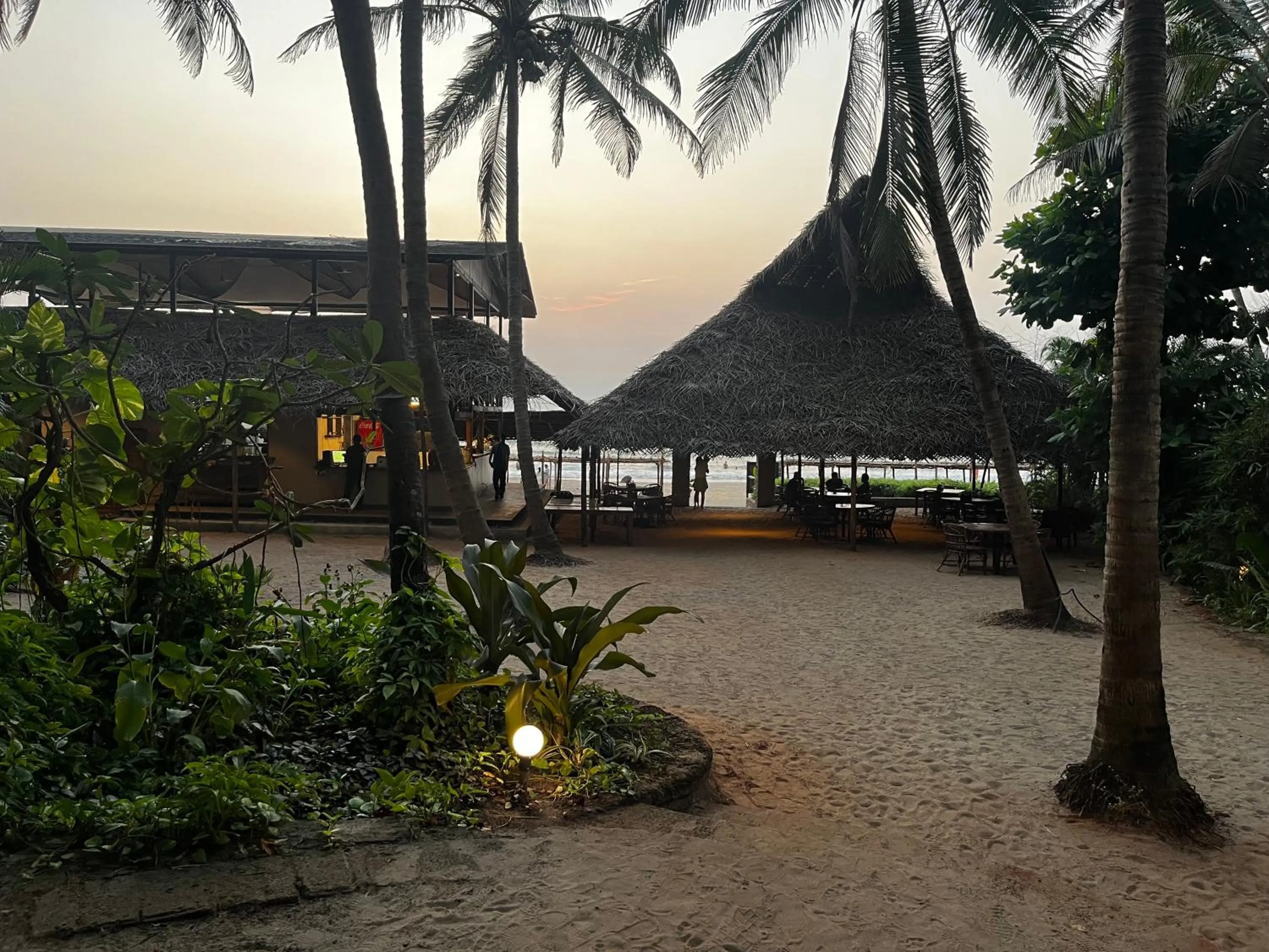 Restaurant/places to eat in Anahata Retreat Beach Front Resort