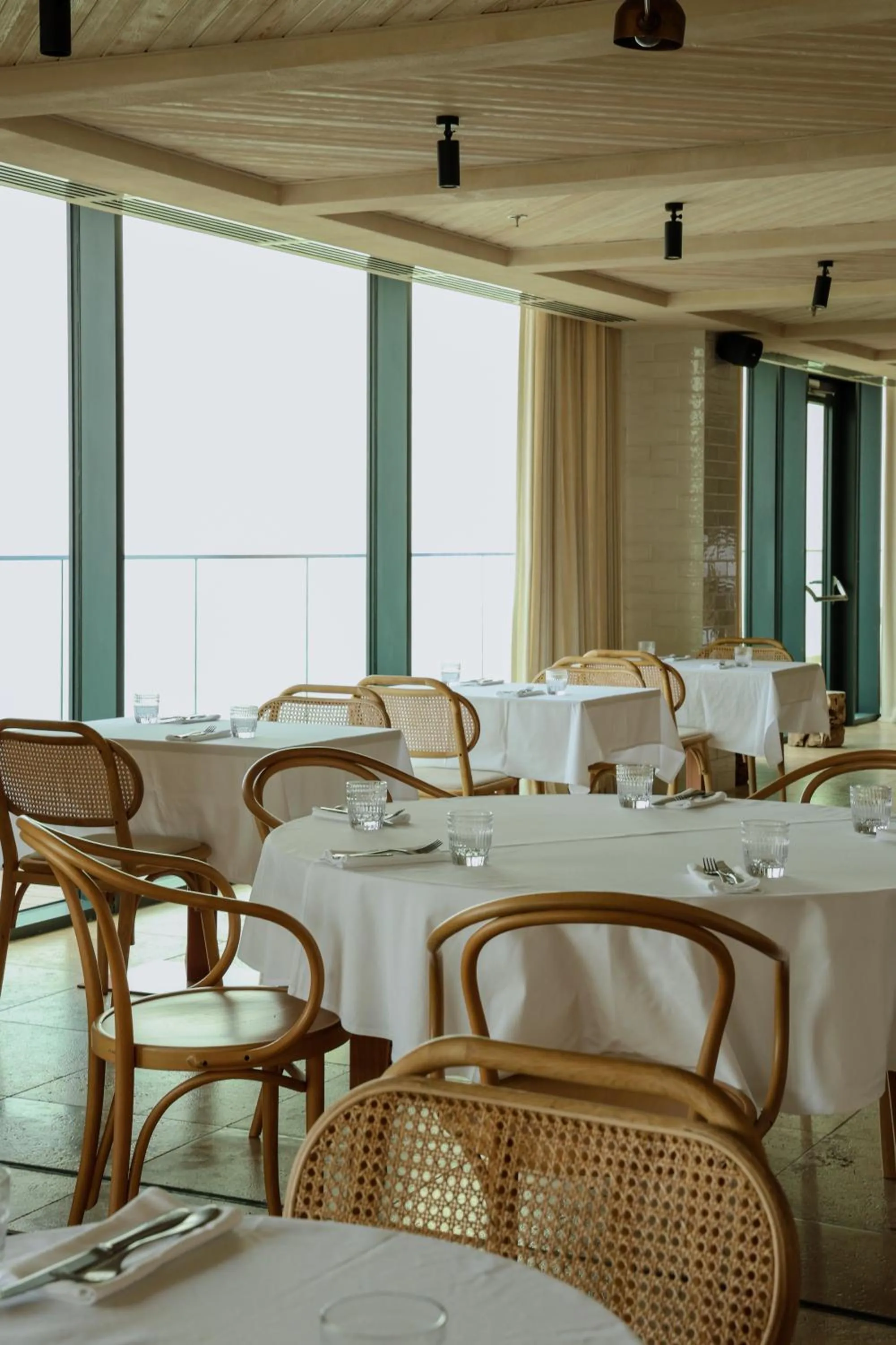 Restaurant/places to eat in BODBE Hotel