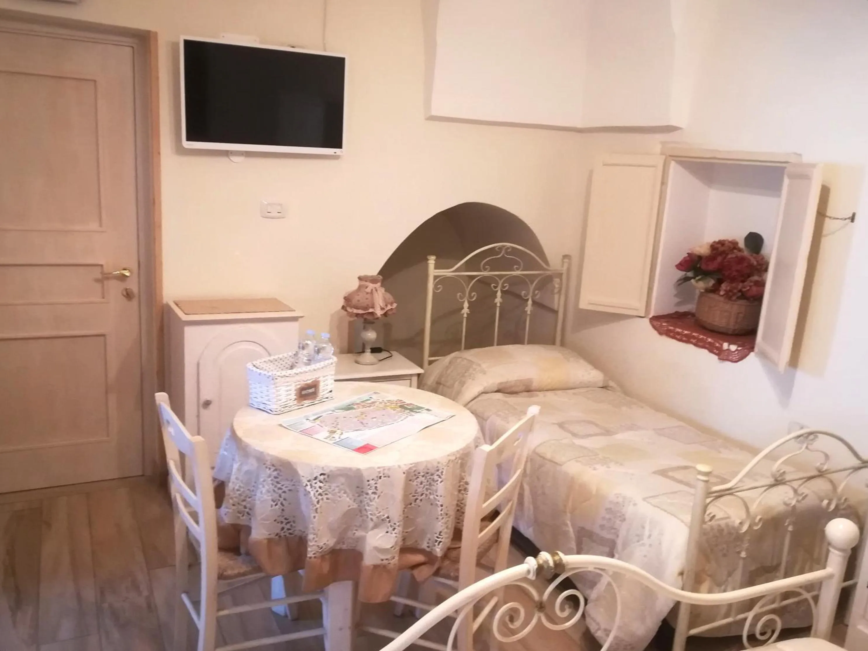 Bed in Archetto Bianco