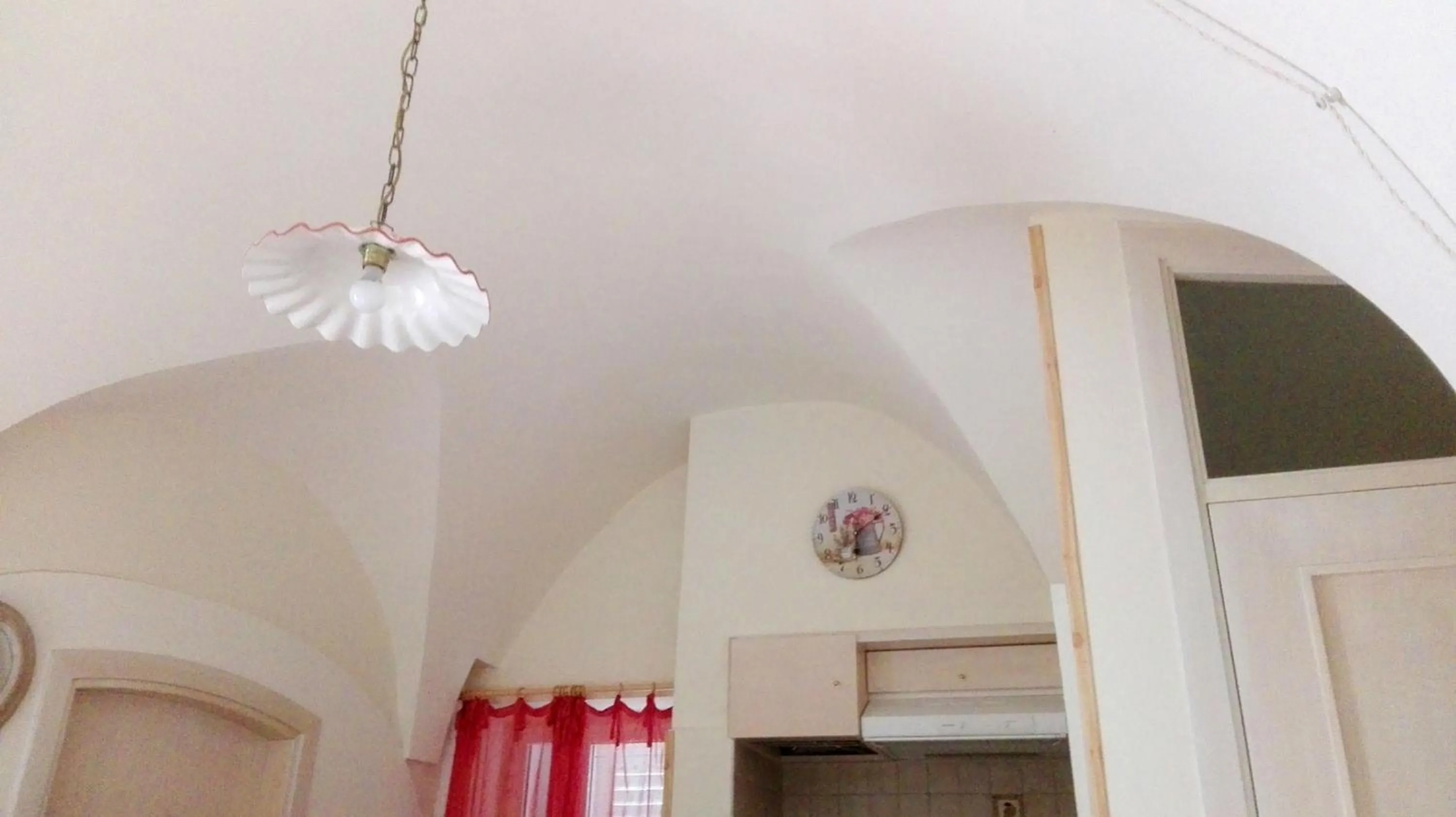 Decorative detail in Archetto Bianco