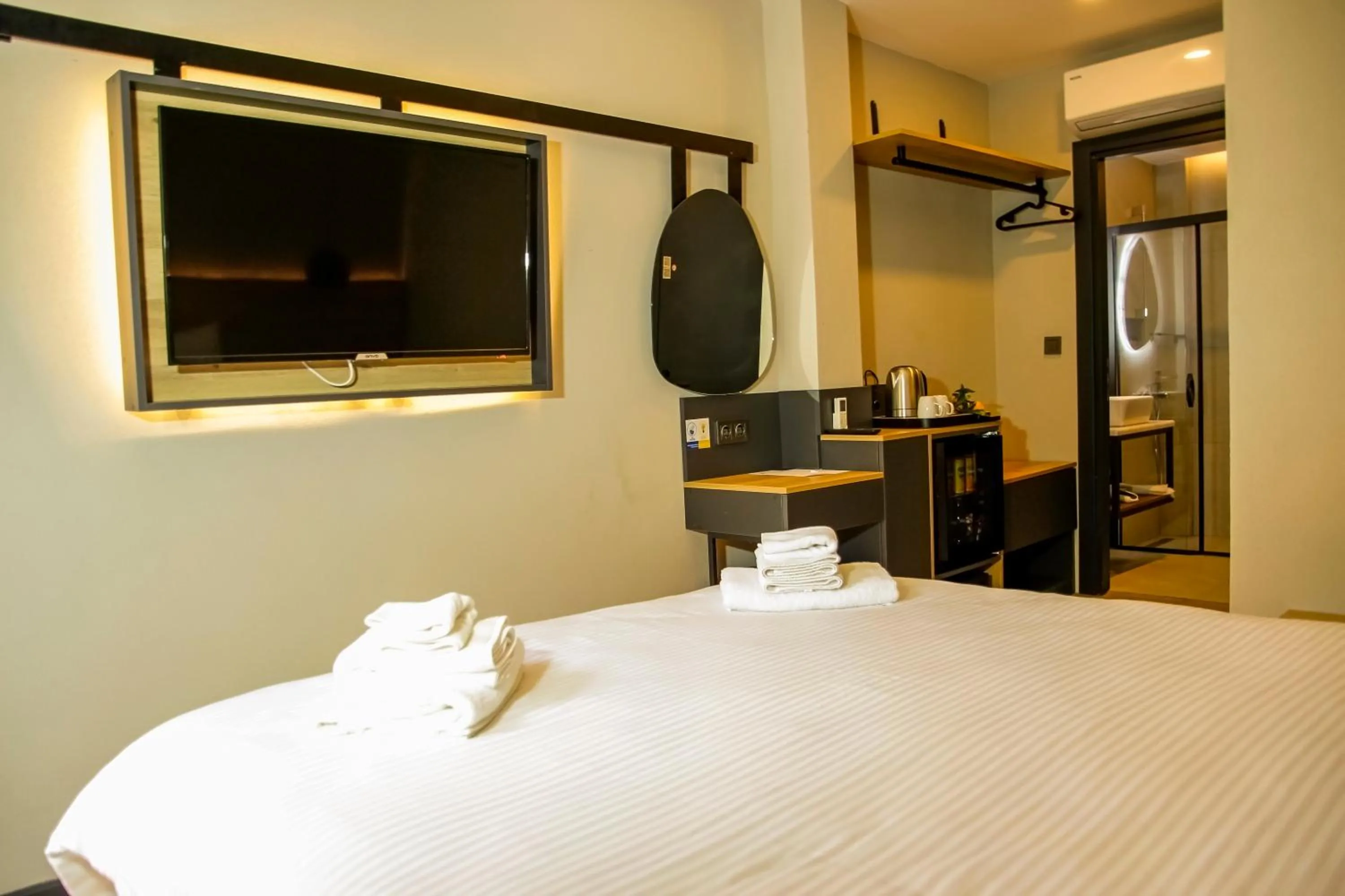 Photo of the whole room, Bed in Glitz Bodrum