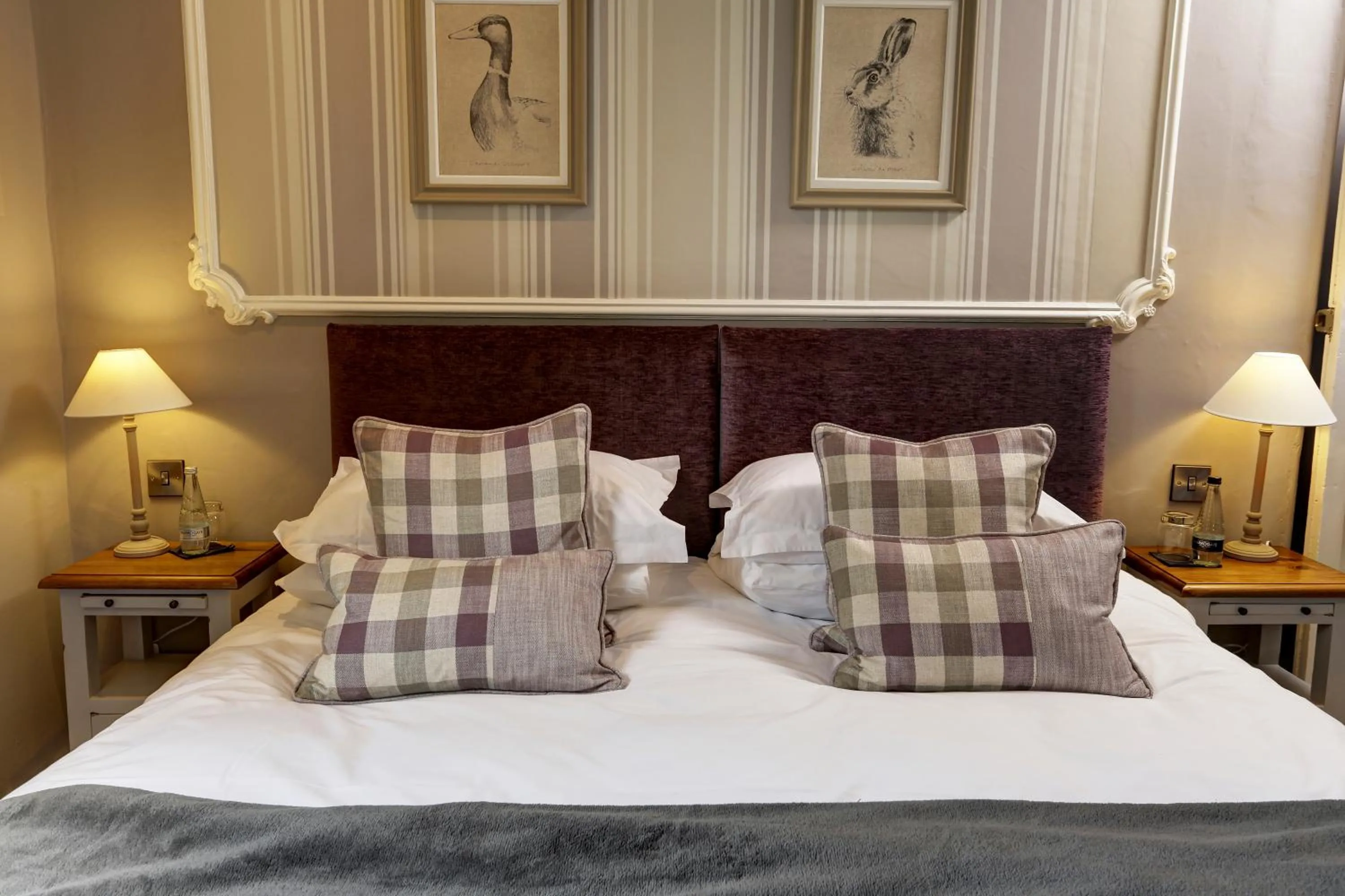 Bedroom, Bed in Falcon Manor Hotel