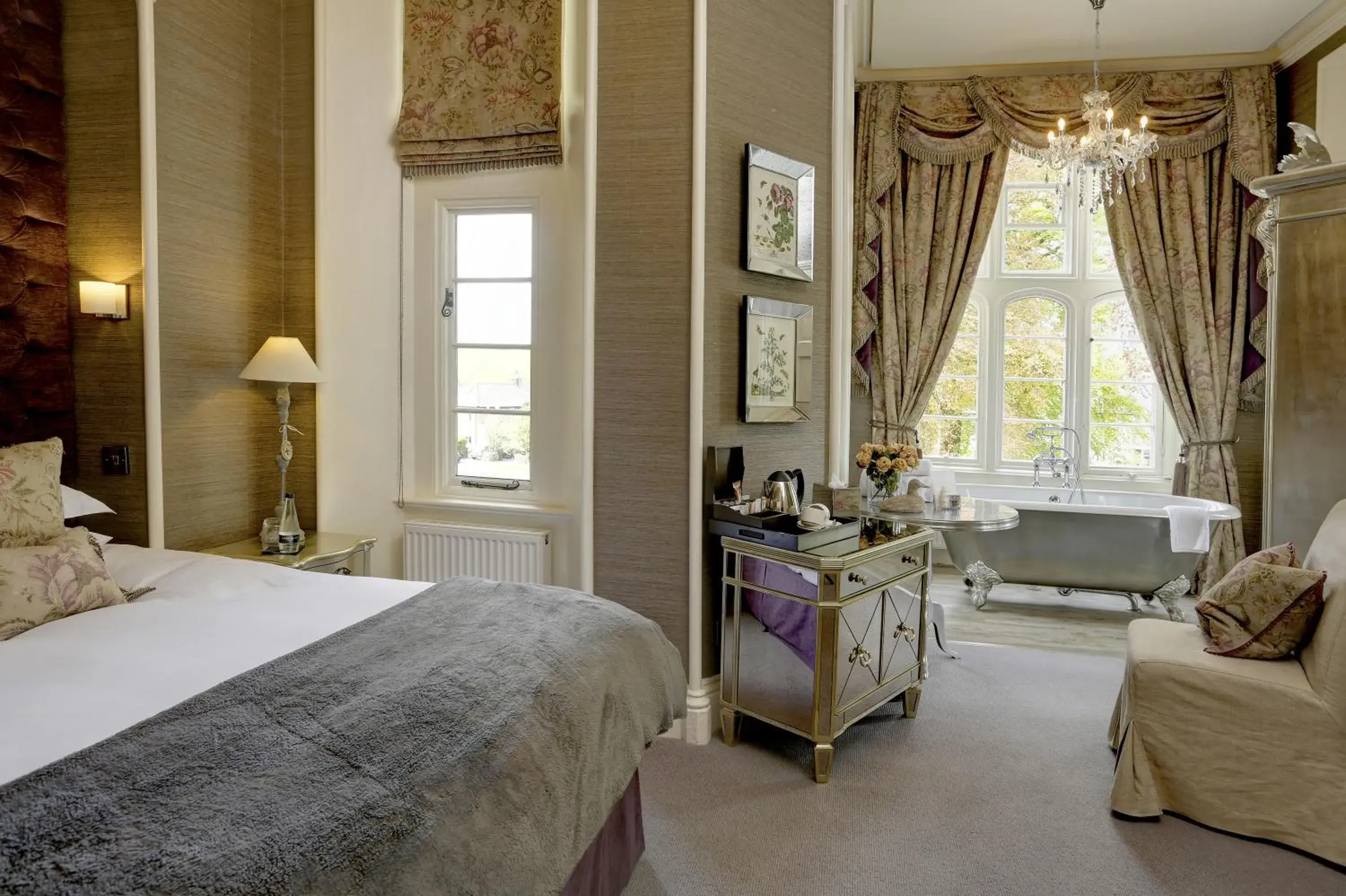 Grand Deluxe Double Room in Falcon Manor Hotel Grand Deluxe Double Room in Falcon Manor Hotel