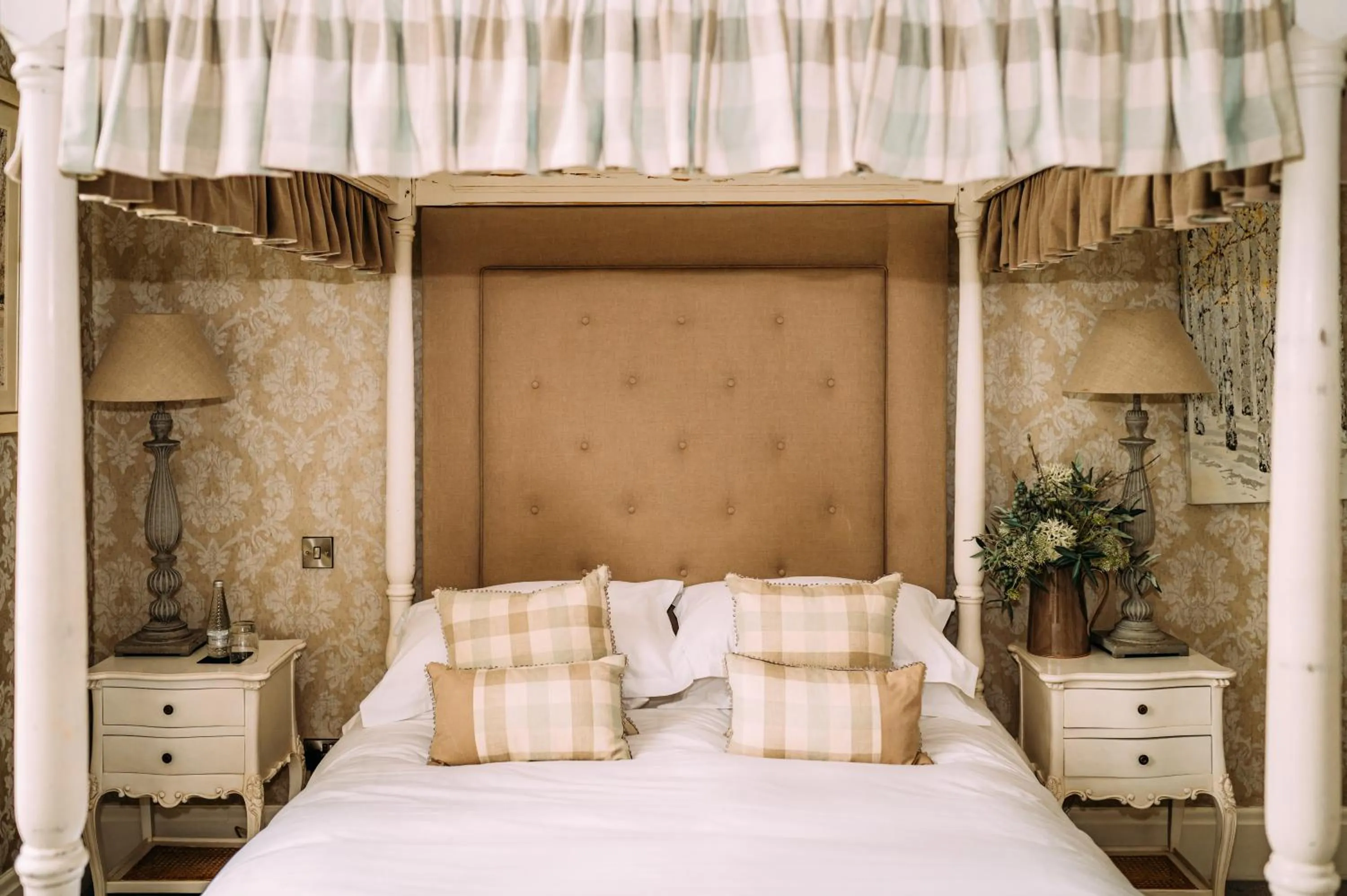 Photo of the whole room, Bed in Falcon Manor Hotel