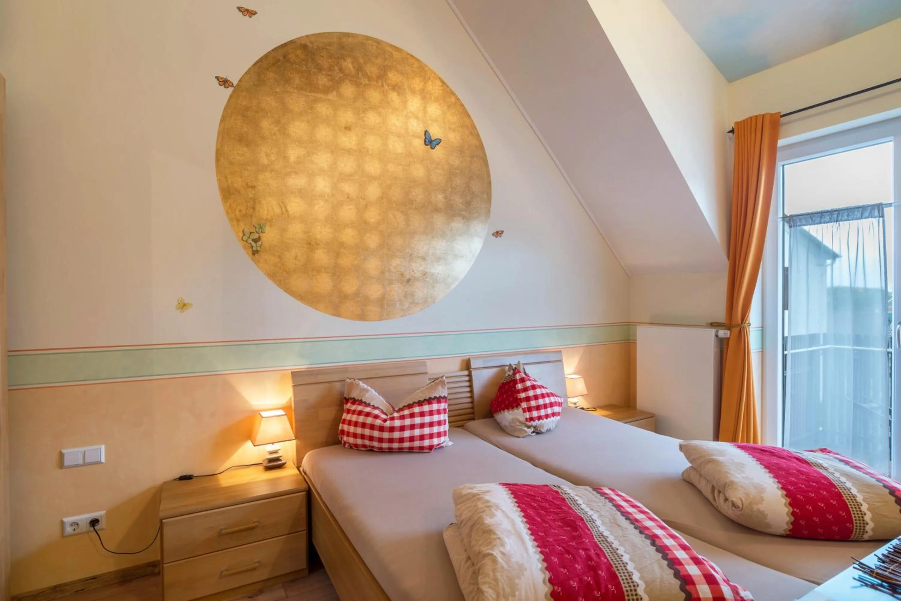 Living room, Bed in SCHUSTERjunge Aparthotel