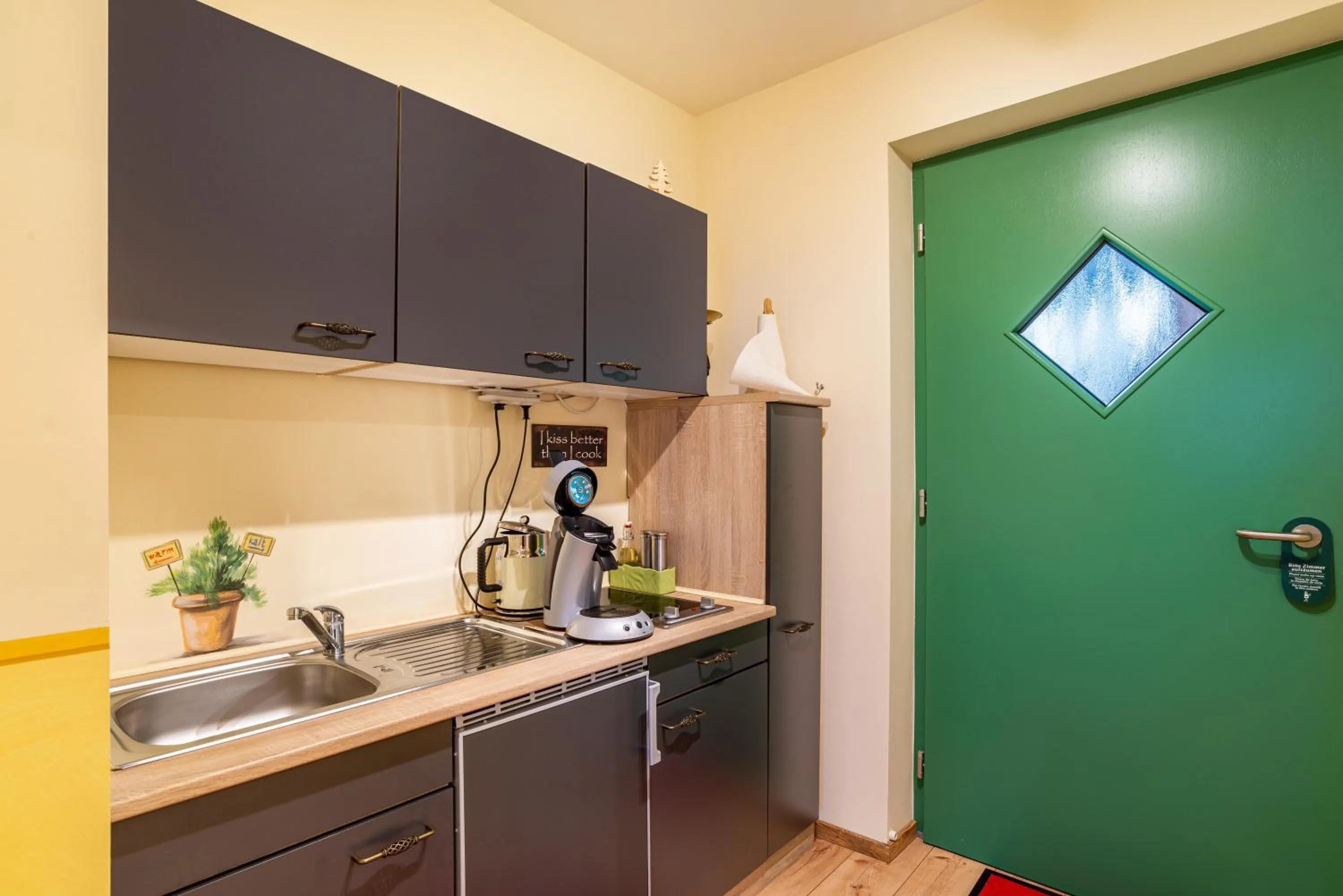 Coffee/tea facilities in SCHUSTERjunge Aparthotel