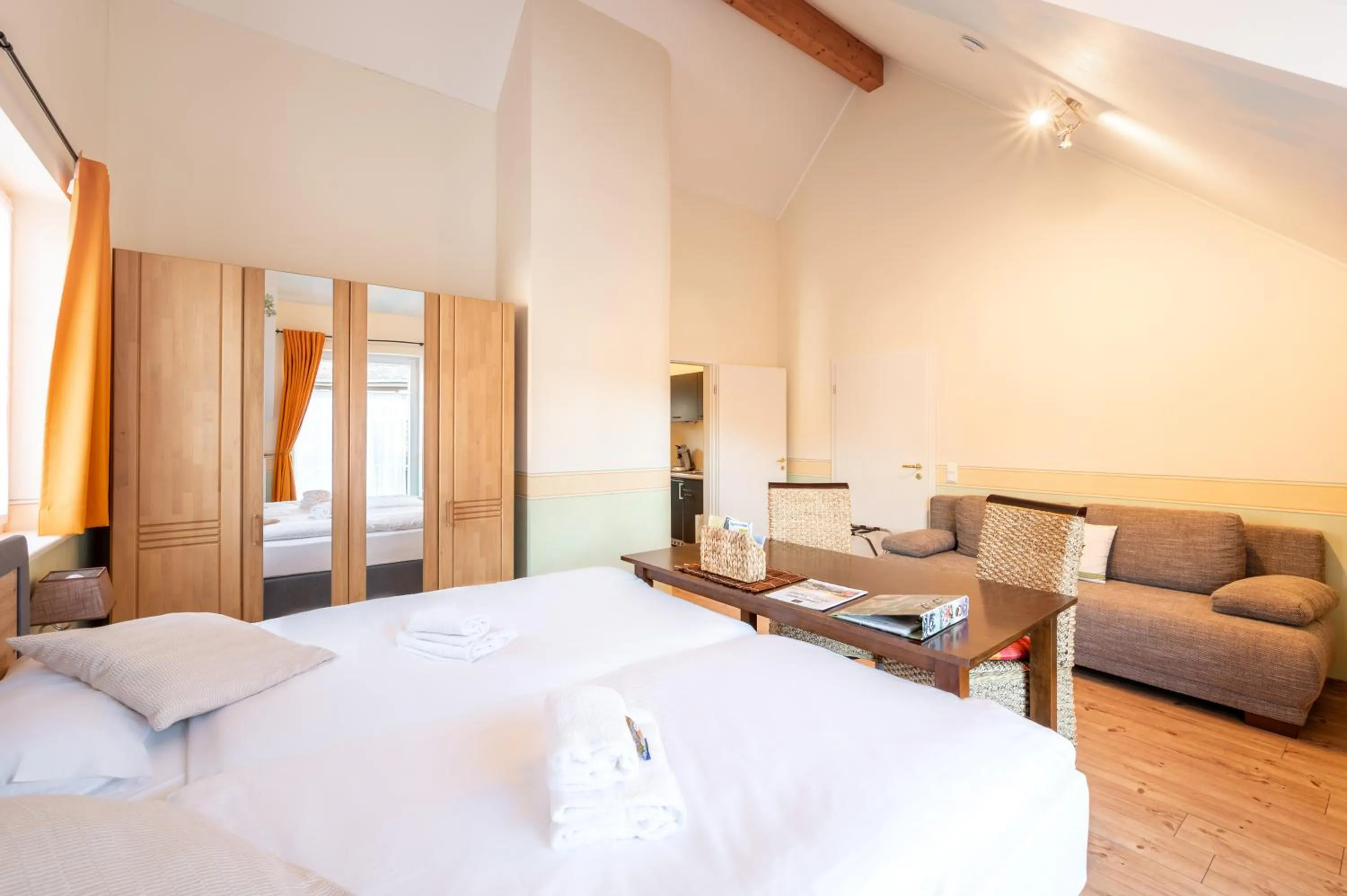 Bed in SCHUSTERjunge Aparthotel I Zentral I Studio Apartments I Küche & Bad I Parkplatz