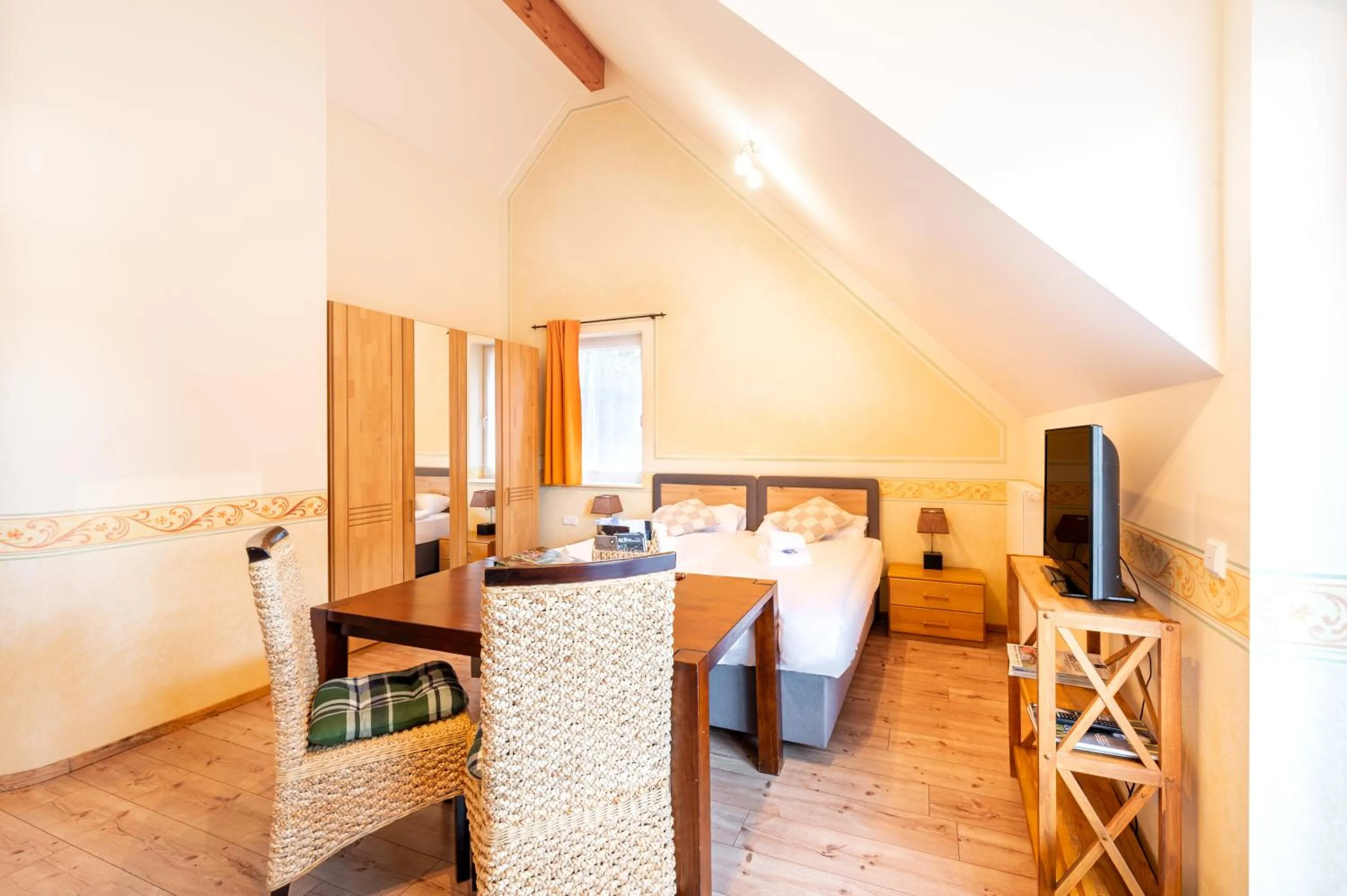 Bed in SCHUSTERjunge Aparthotel I Zentral I Studio Apartments I Küche & Bad I Parkplatz