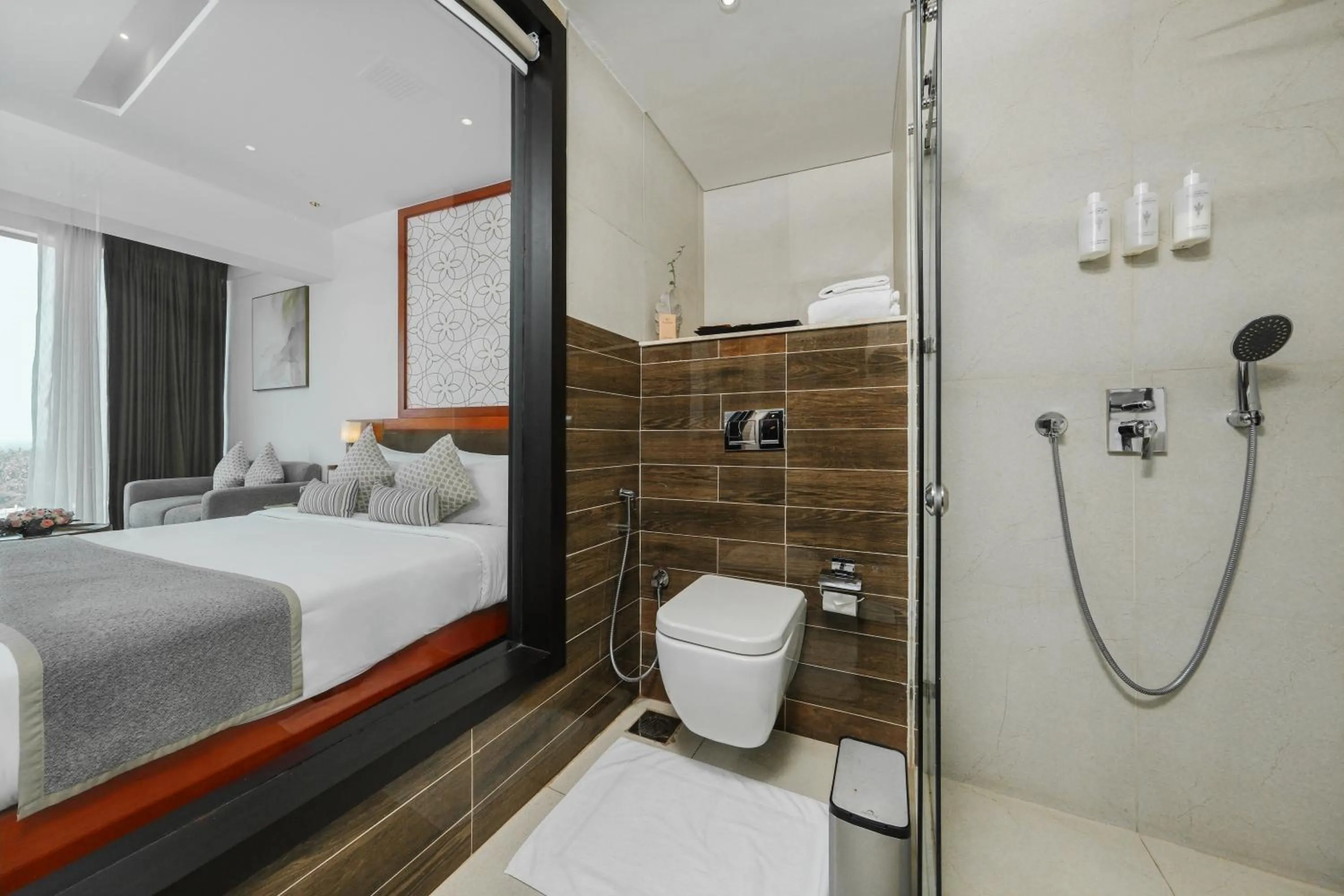 Photo of the whole room, Bed in TIARA by MPS