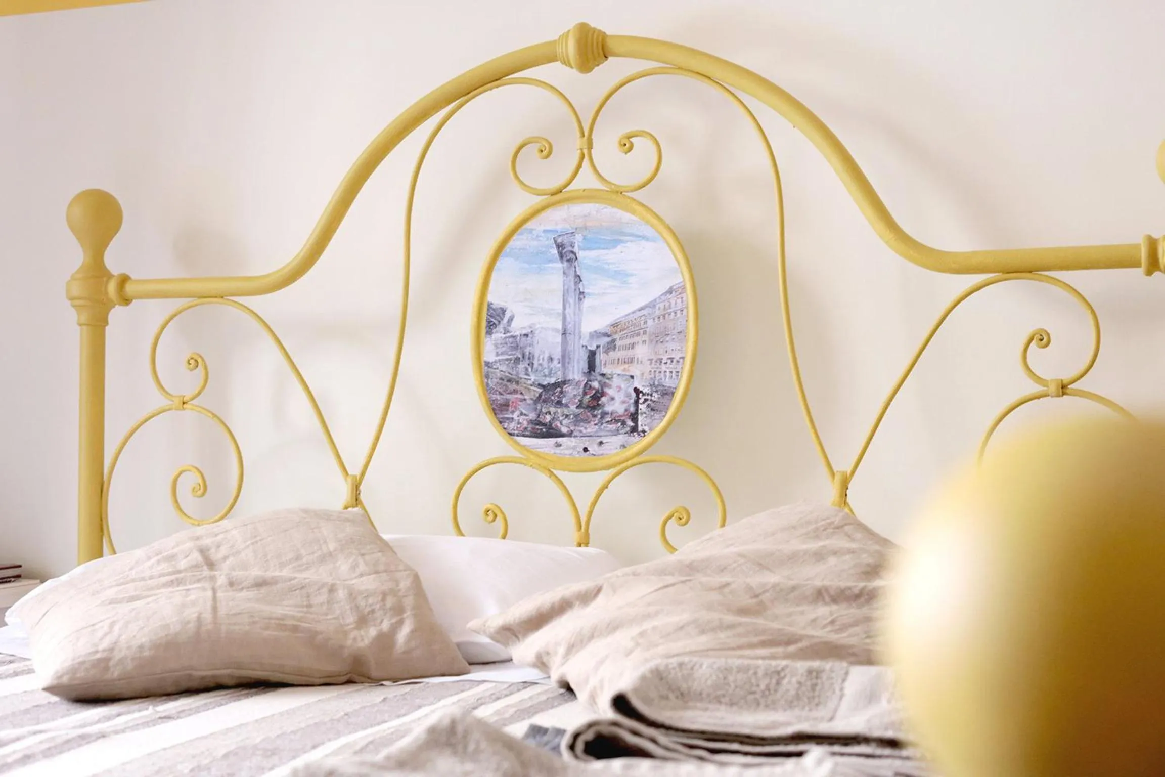 Decorative detail, Bed in Trastevere Dream House