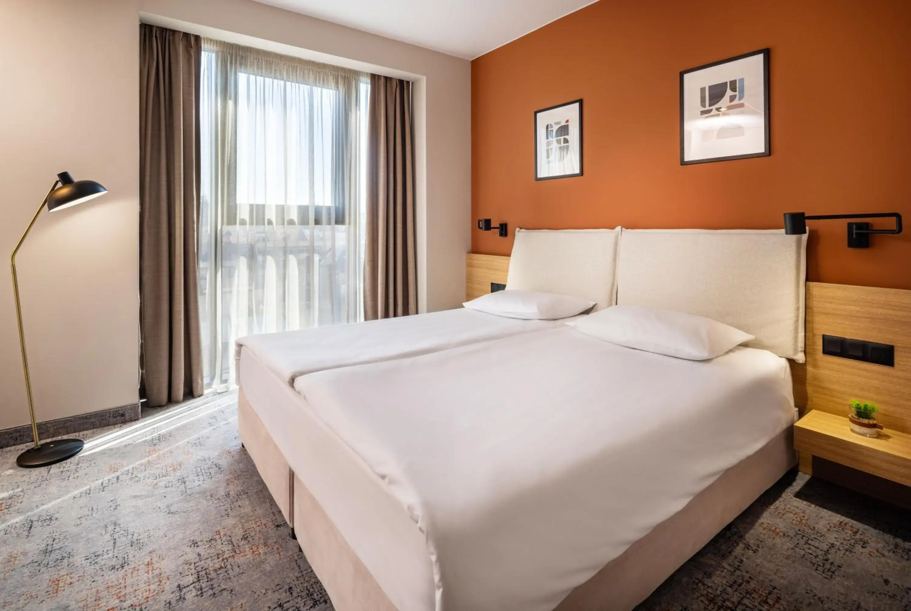 Deluxe Queen Room in B1 Downtown Hotel Deluxe Queen Room in B1 Downtown Hotel