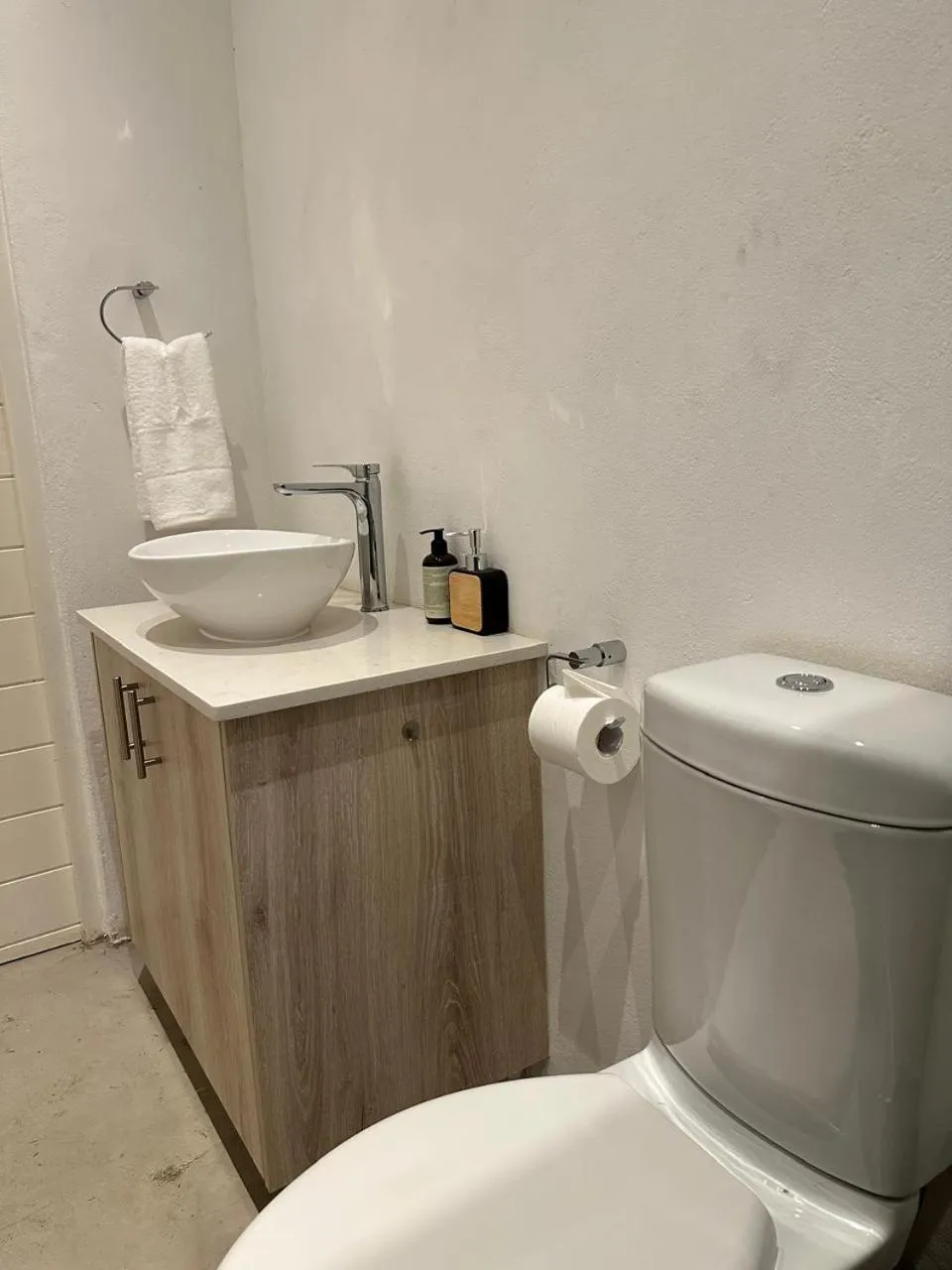 Bathroom in Sand River Guest House