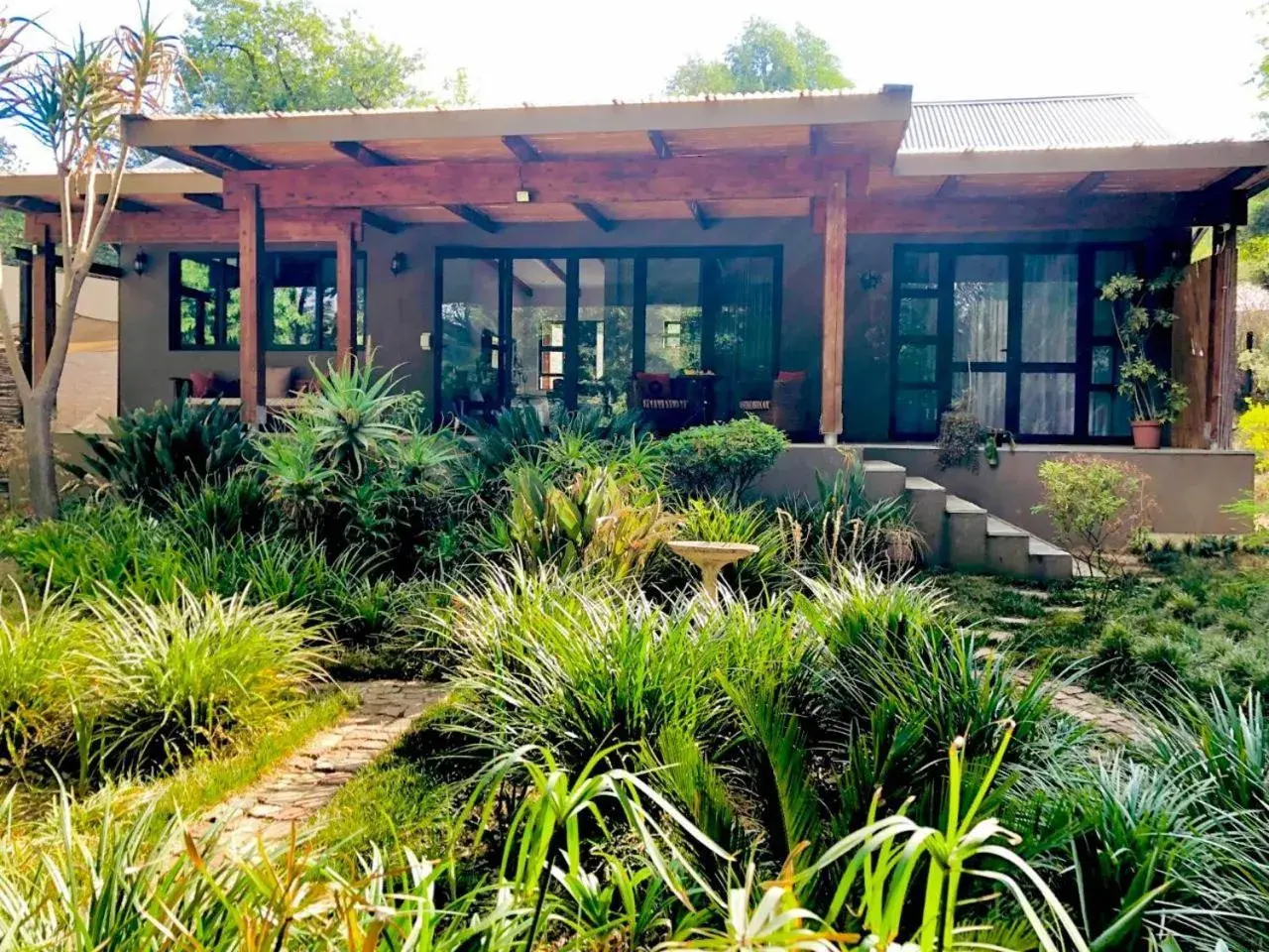 Three-Bedroom Vacation Home in Sand River Guest House Three-Bedroom Vacation Home in Sand River Guest House