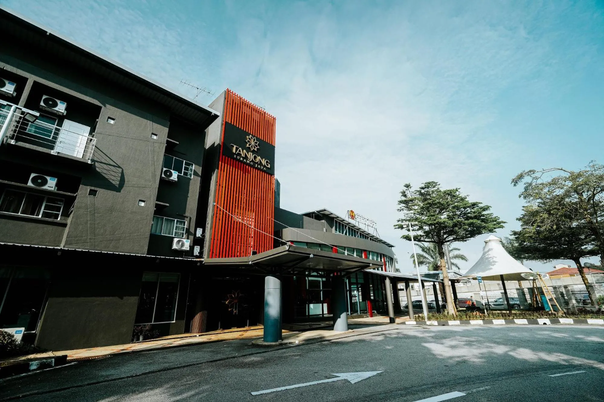 Property building in Tanjong Subang Jaya - Self Check-In