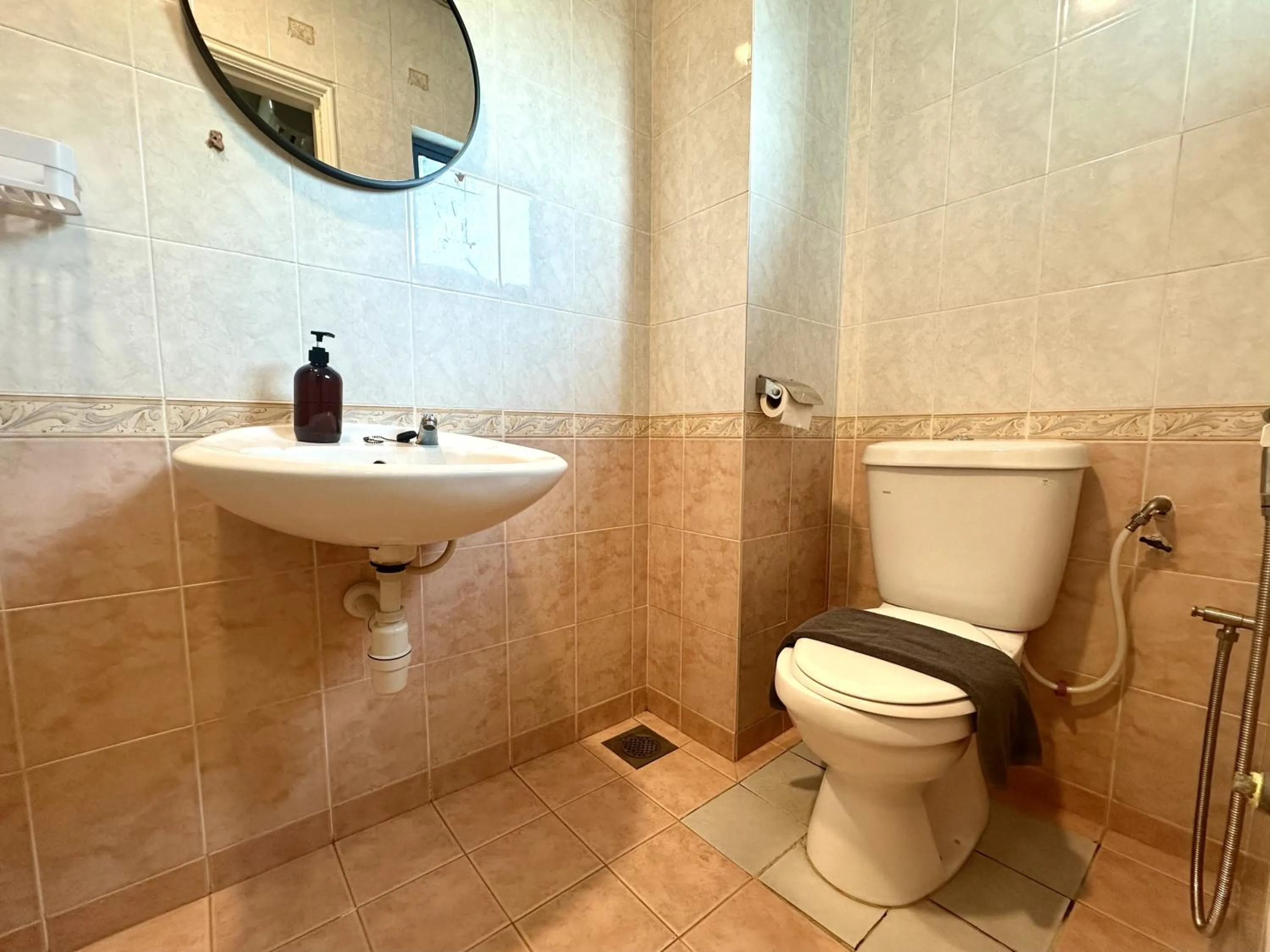 Shower in Tanjong Subang Jaya - Self Check-In