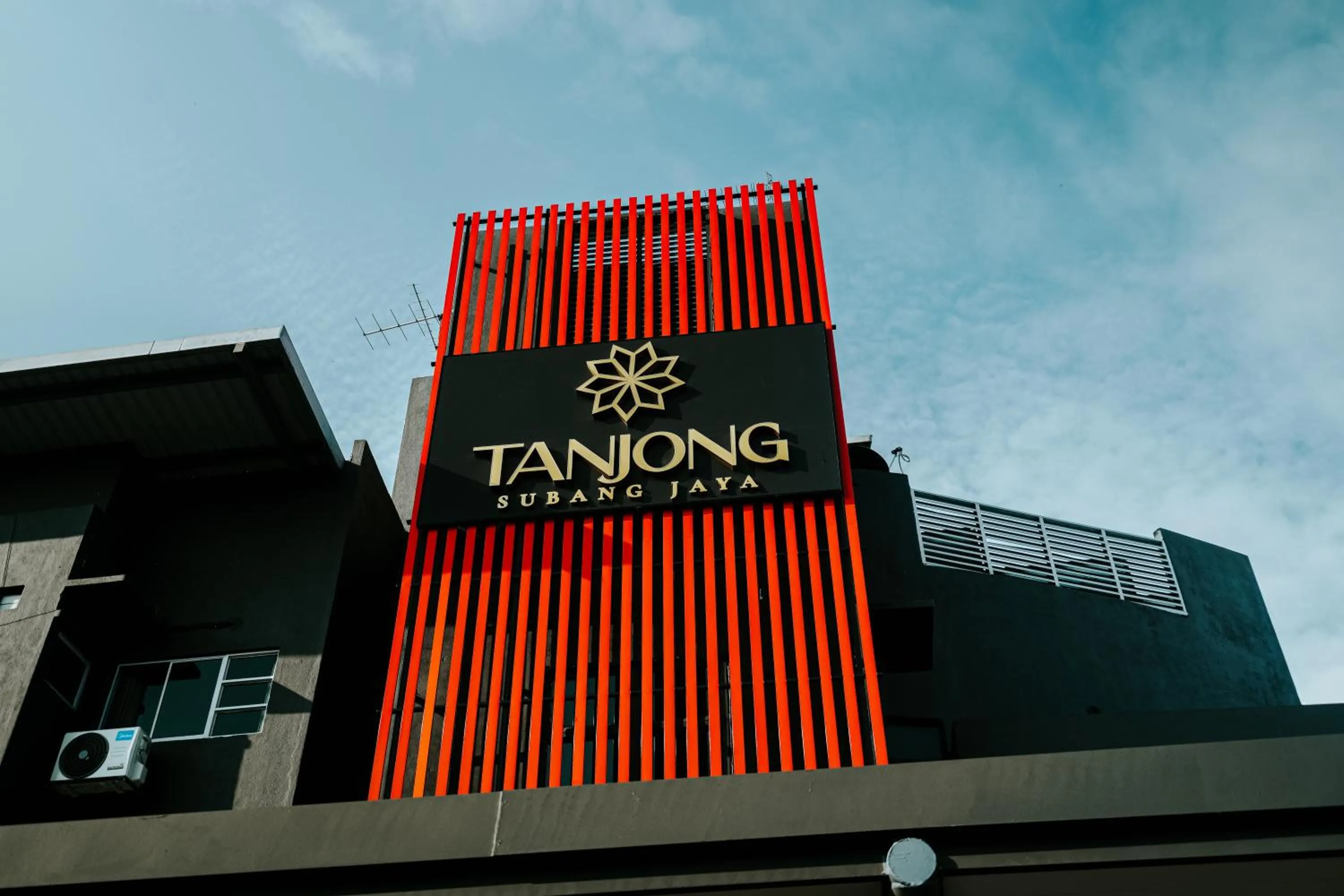 Property logo or sign in Tanjong Subang Jaya - Self Check-In