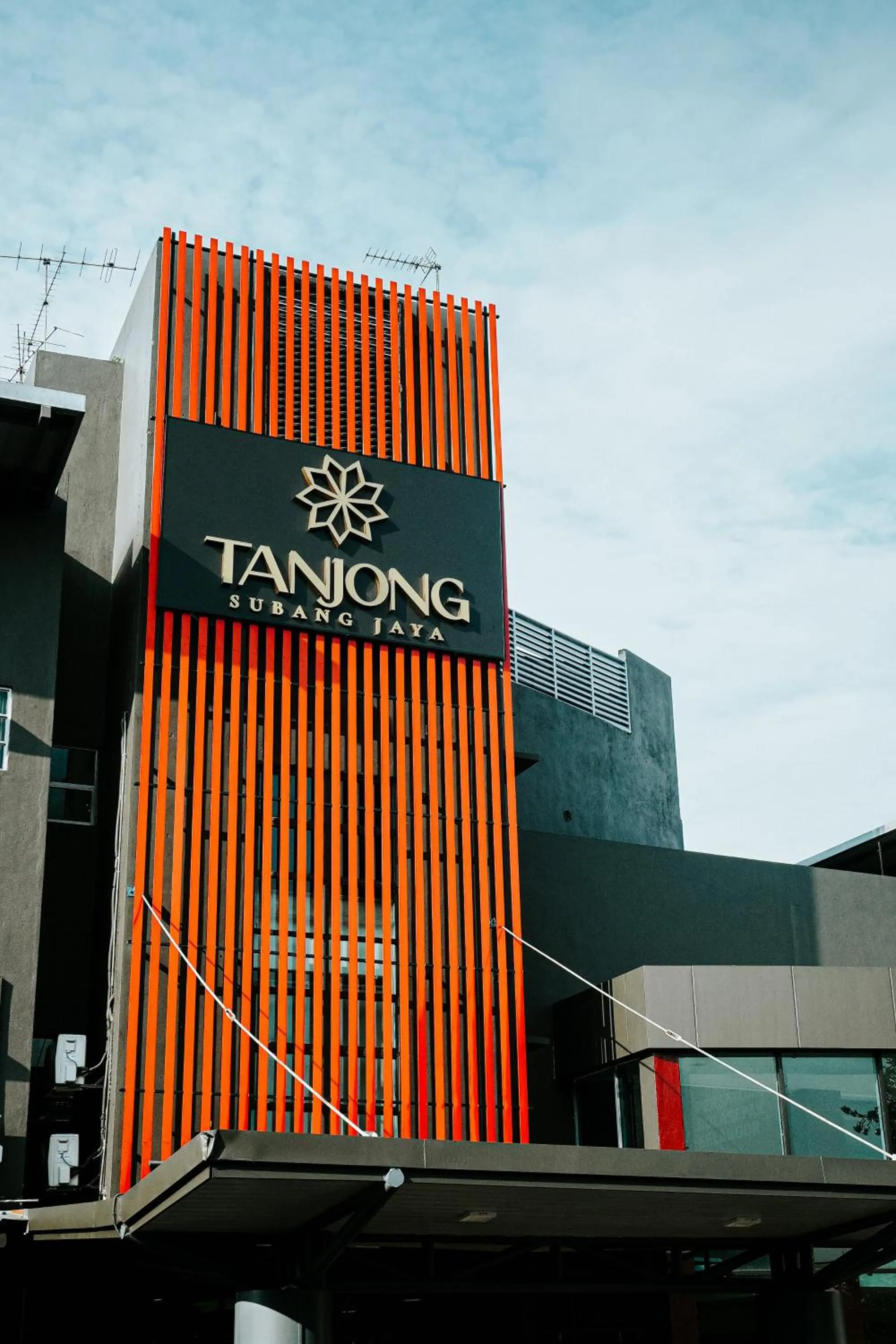 Property building in Tanjong Subang Jaya - Self Check-In