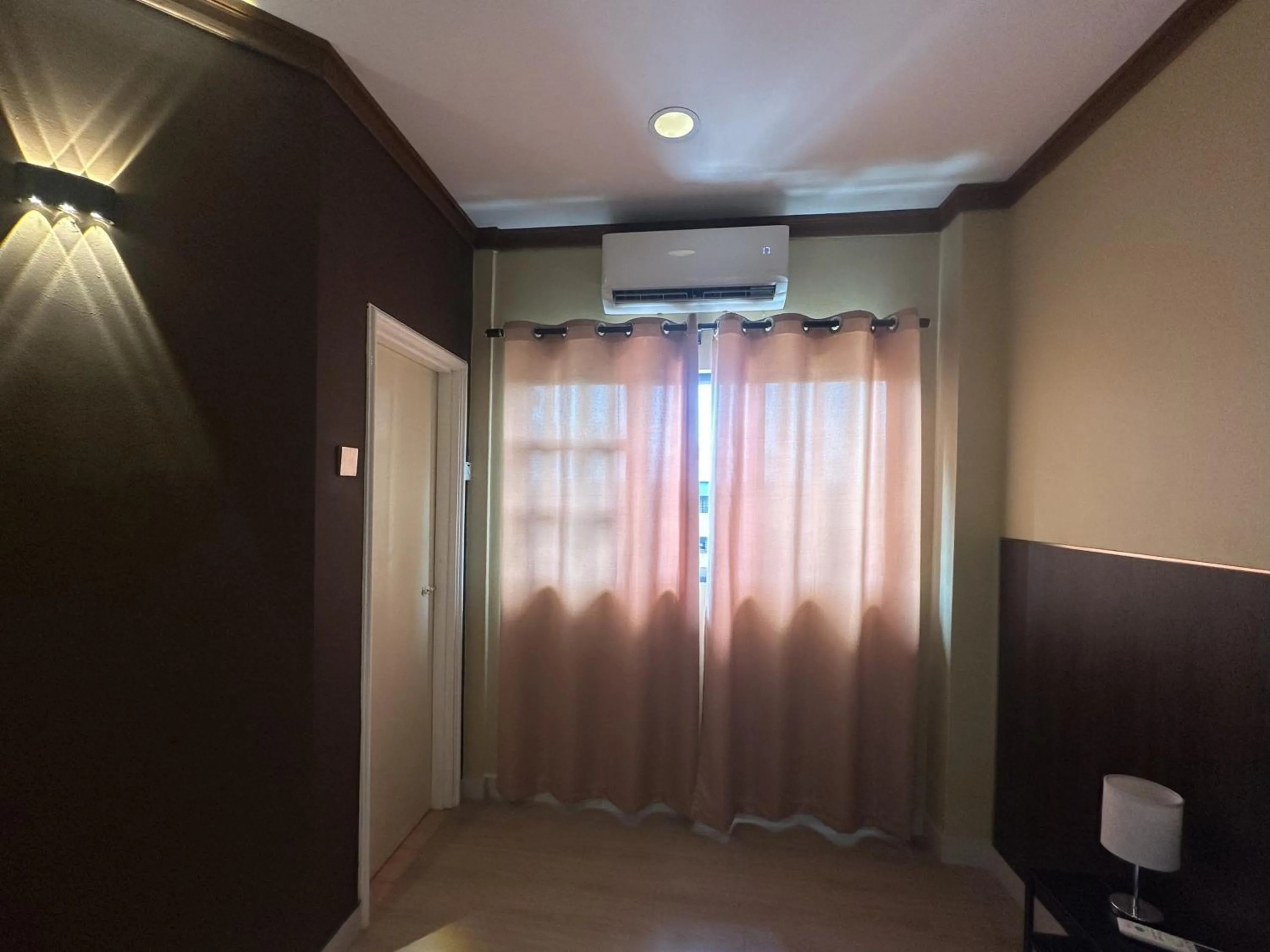 air conditioner in Tanjong Subang Jaya - Self Check-In