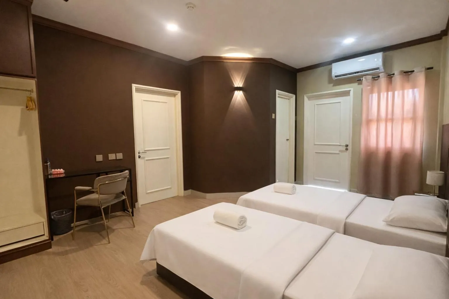Bedroom, Bed in Tanjong Subang Jaya - Self Check-In