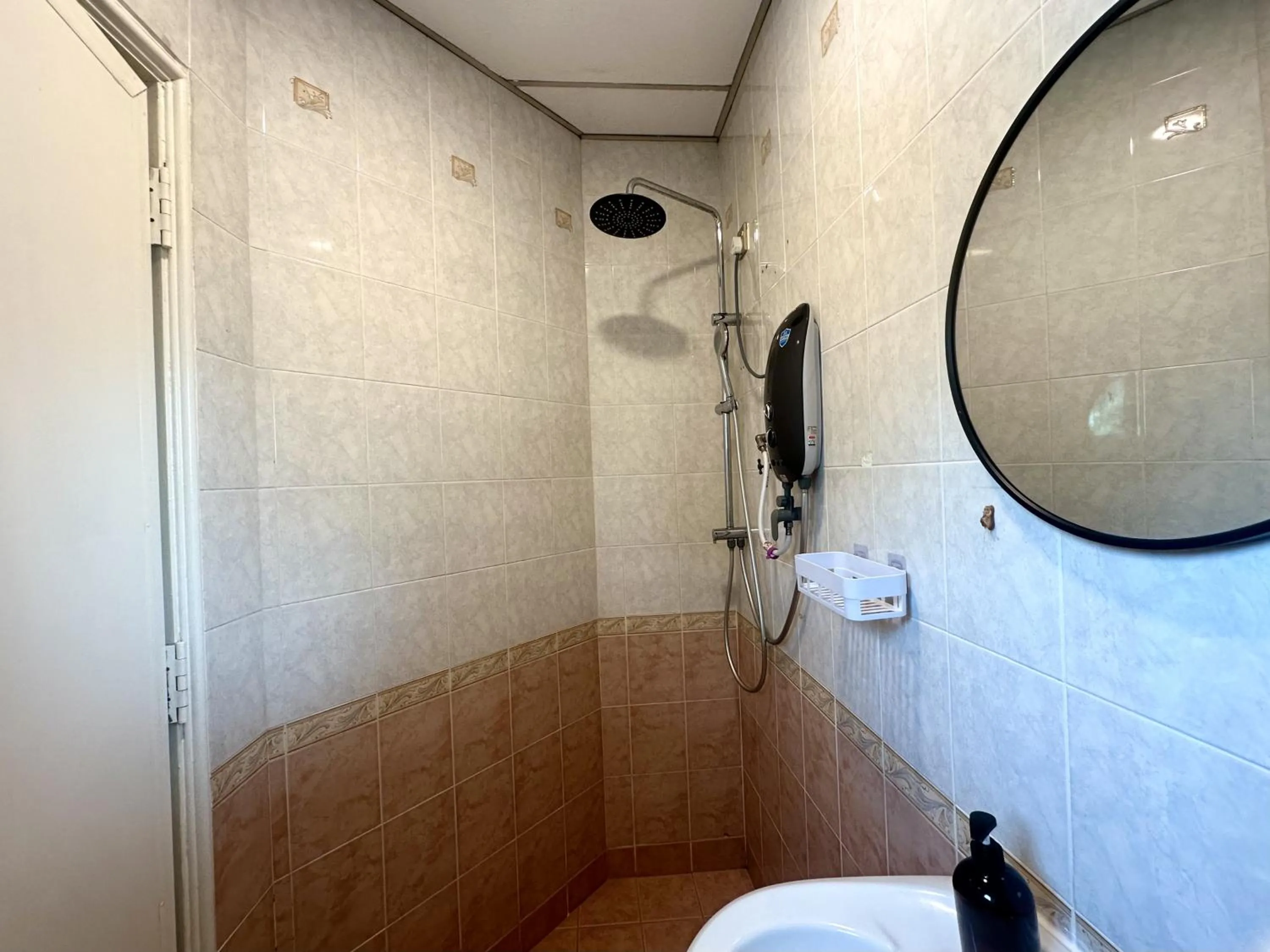 Shower in Tanjong Subang Jaya - Self Check-In
