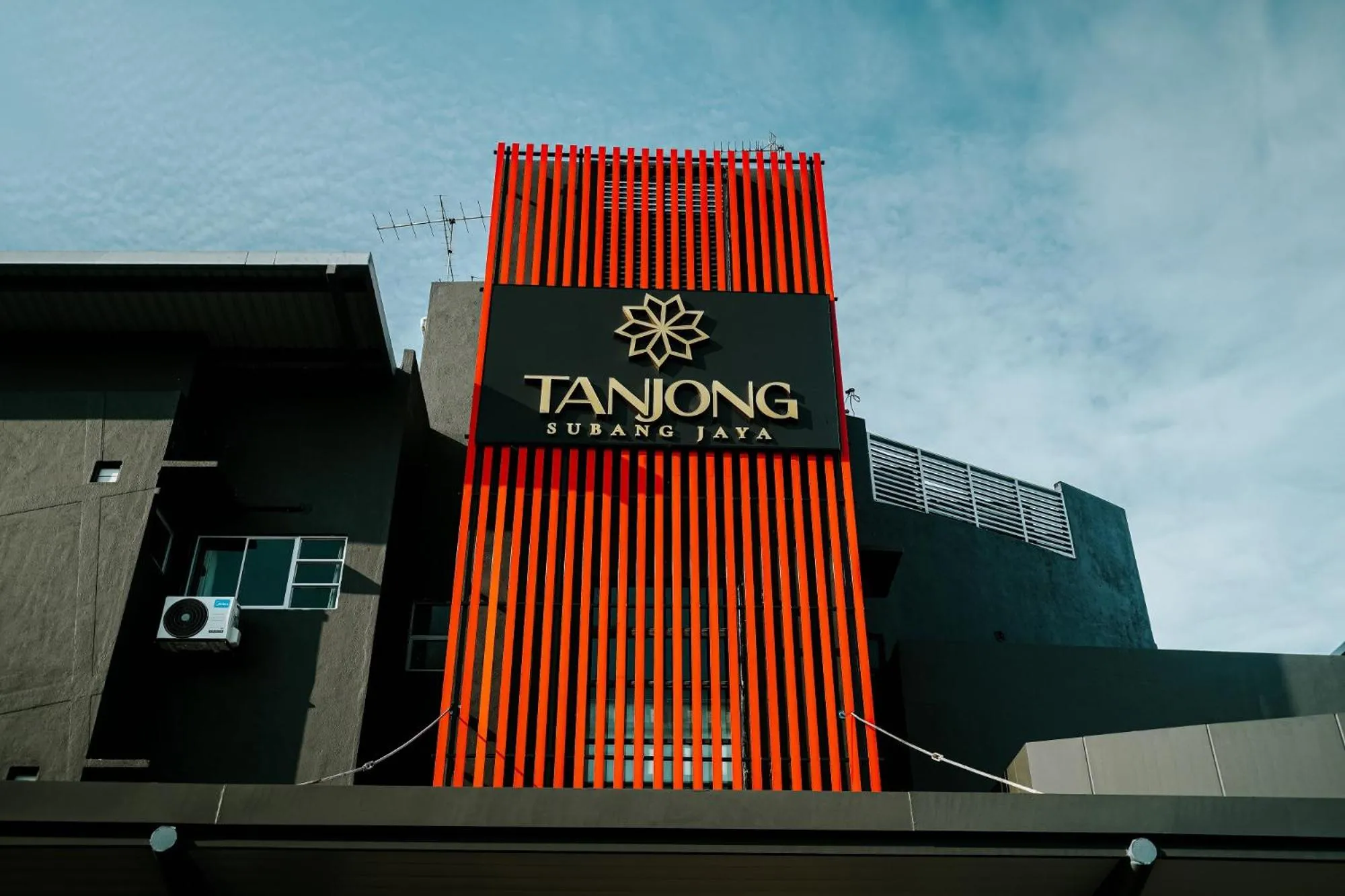 Property logo or sign in Tanjong Subang Jaya - Self Check-In