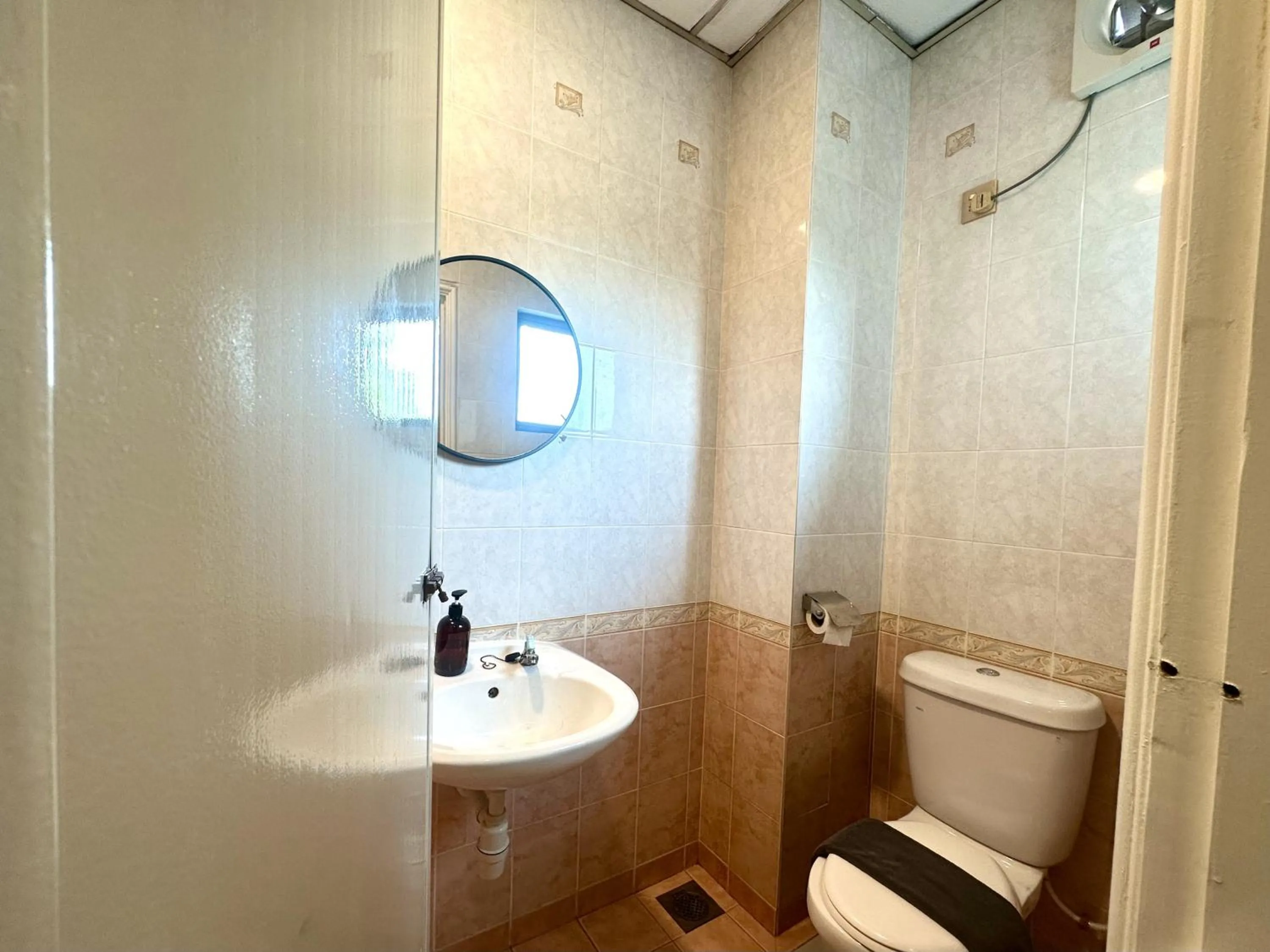 Shower in Tanjong Subang Jaya - Self Check-In