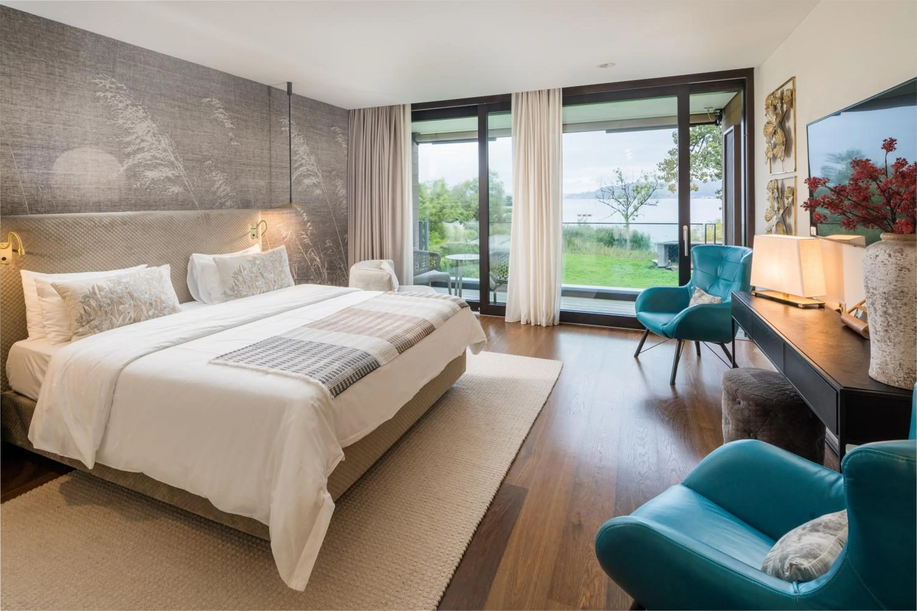 View (from property/room), Bed in Strandhotel Schmerikon