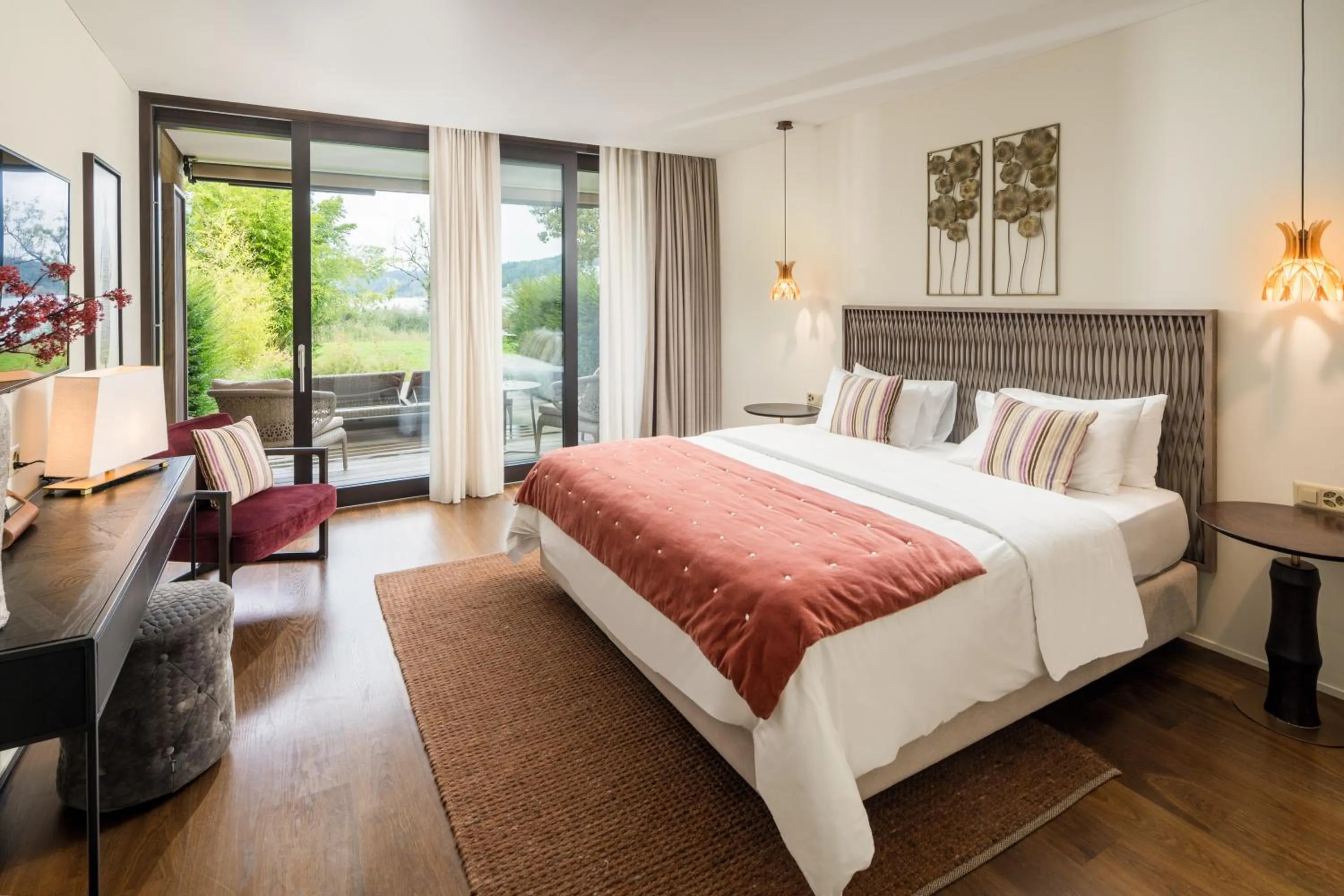 View (from property/room), Bed in Strandhotel Schmerikon