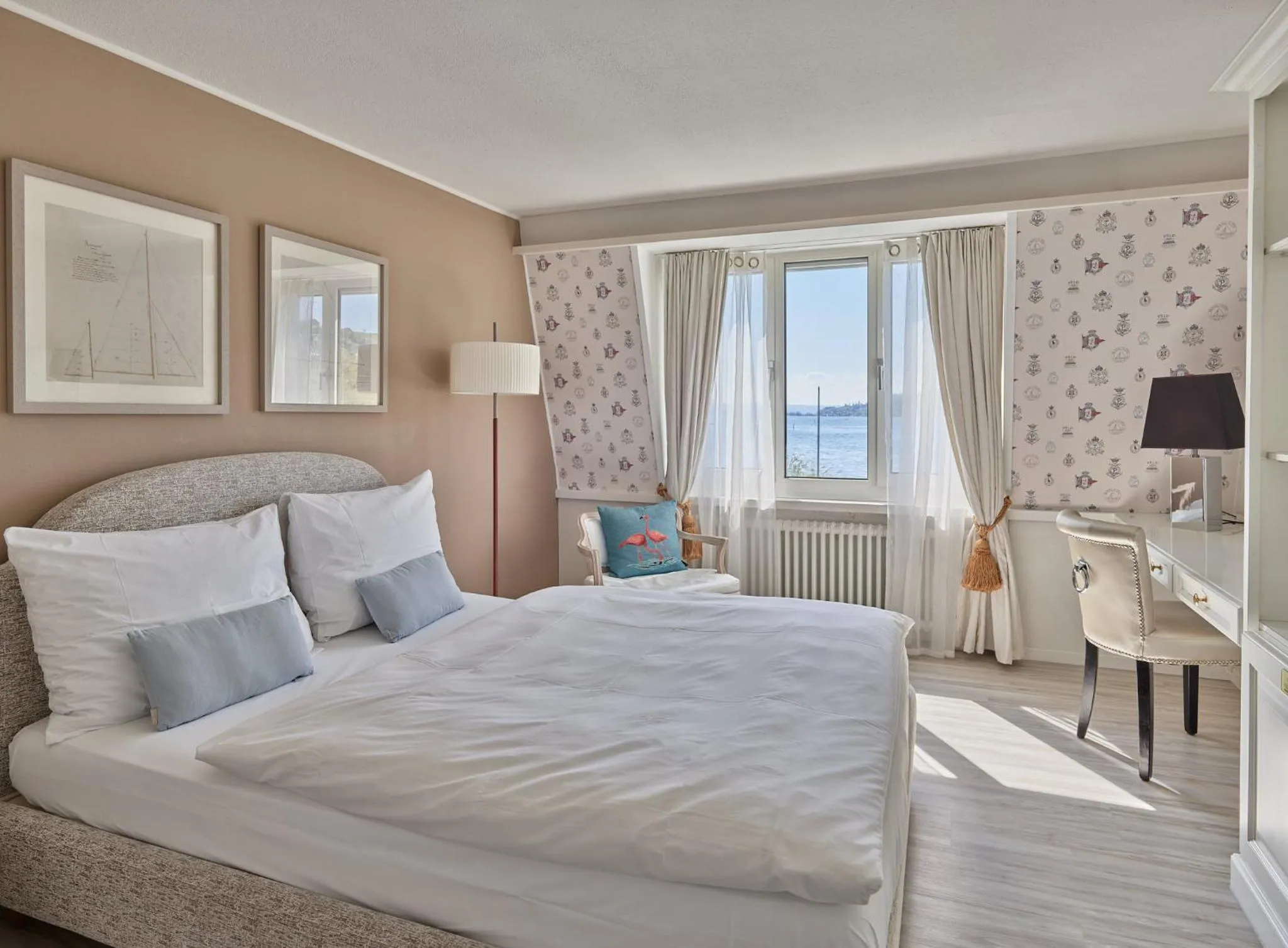 View (from property/room), Bed in Strandhotel Schmerikon