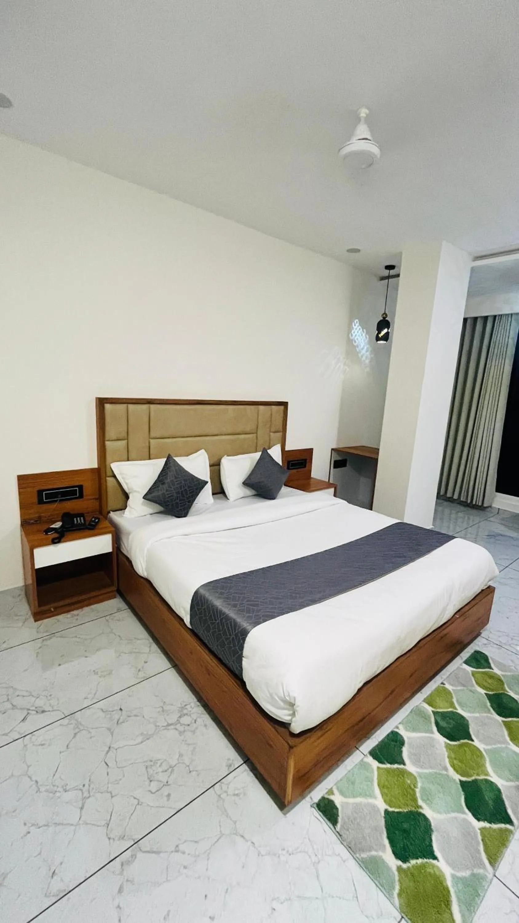 Bed in Hotelmaple tree