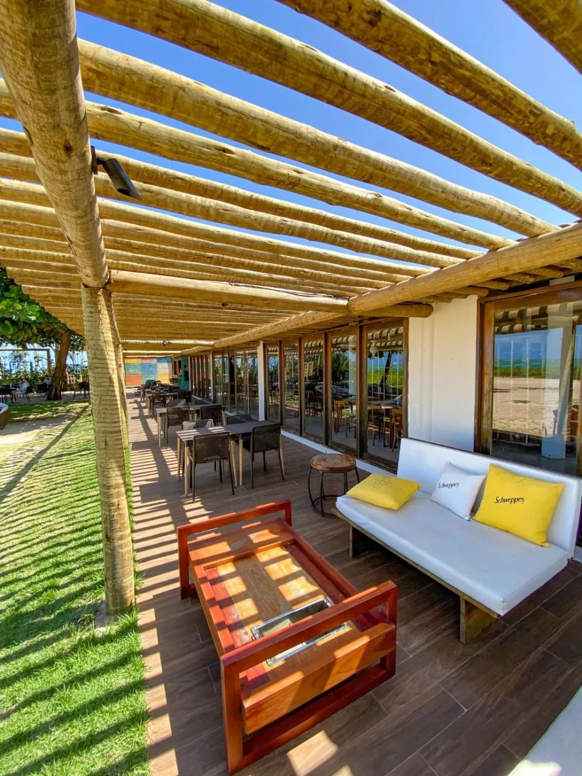 Restaurant/places to eat in Angá Beach Hotel