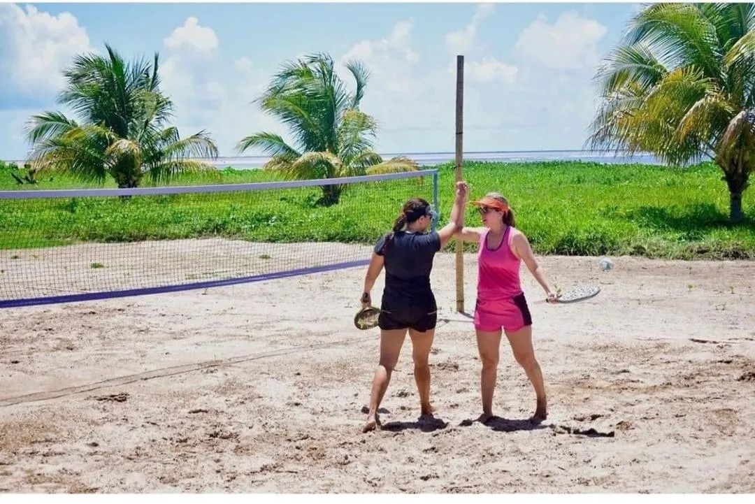 Tennis court in Angá Beach Hotel