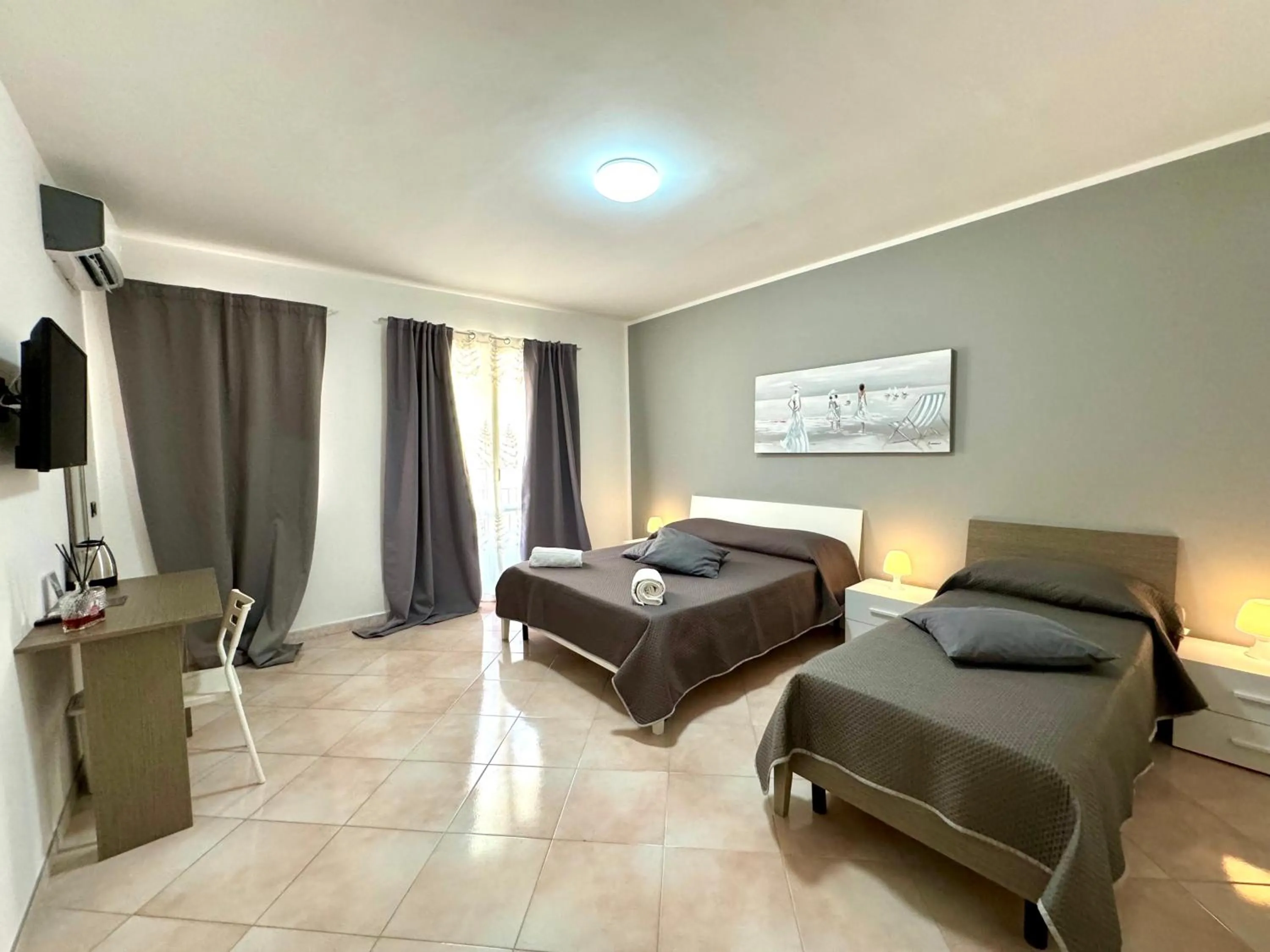 Triple Room with Private Bathroom in B&B Blue