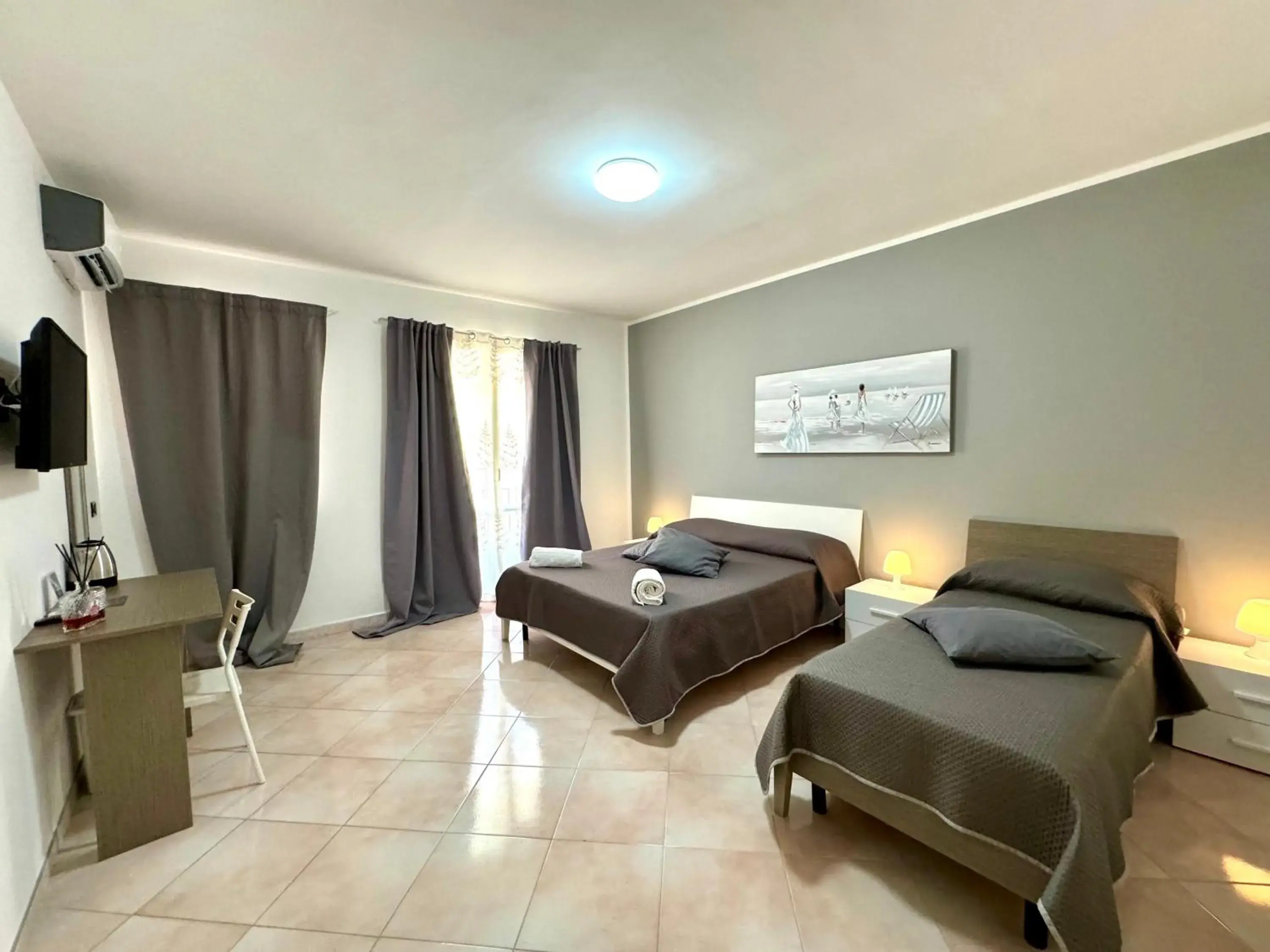 Triple Room with Private Bathroom in B&B Blue Triple Room with Private Bathroom in B&B Blue