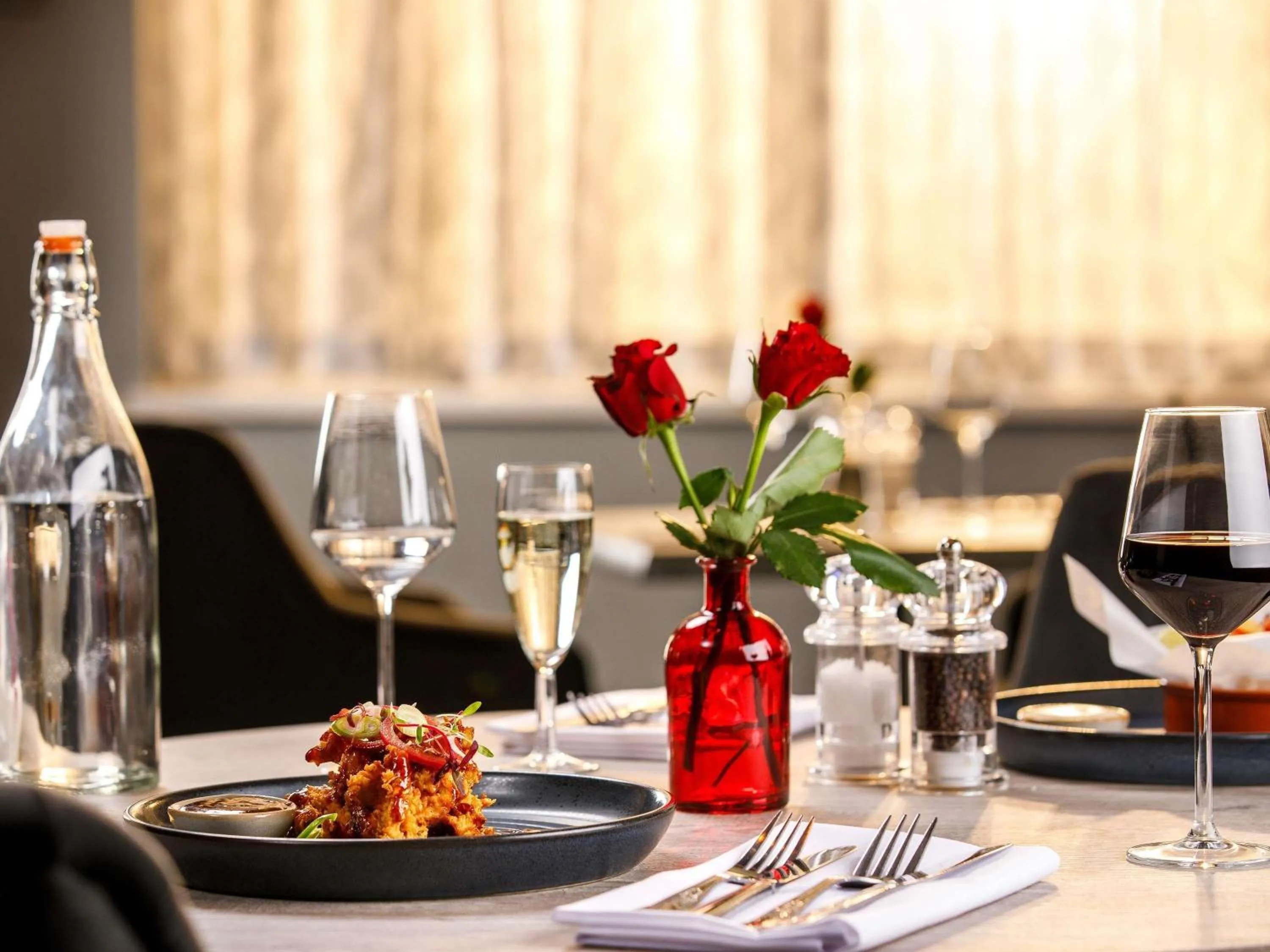 Restaurant/places to eat in The Harlow Hotel By AccorHotels