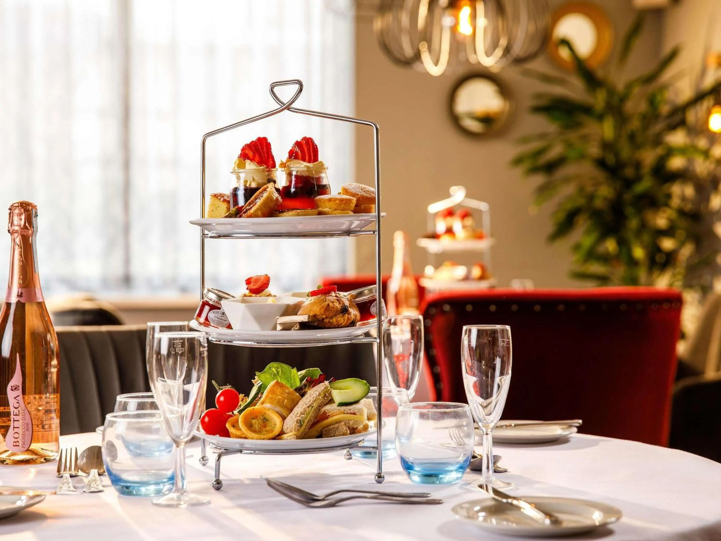 Restaurant/places to eat in The Harlow Hotel By AccorHotels