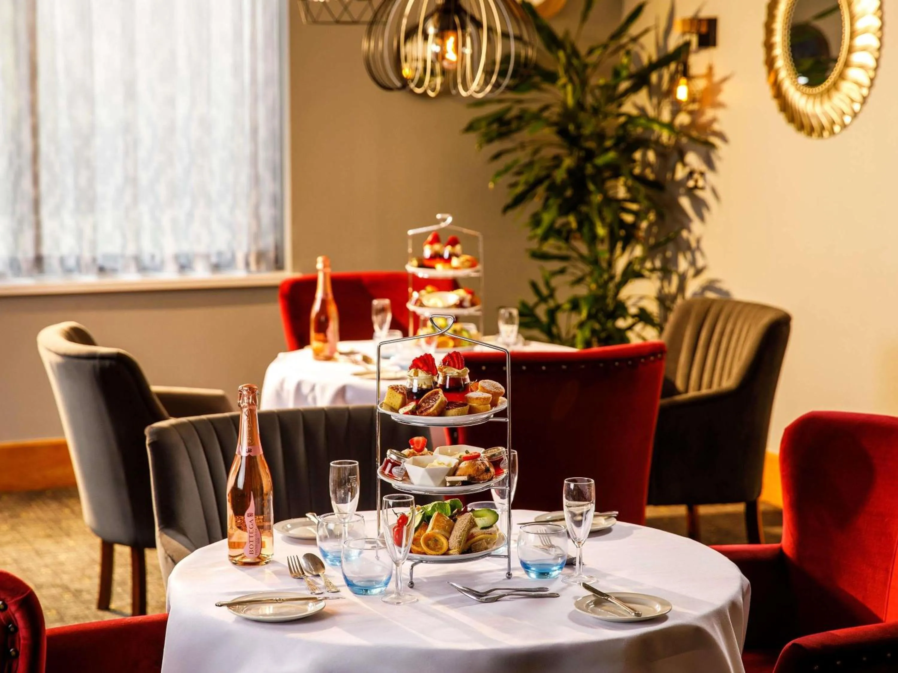 Restaurant/places to eat in The Harlow Hotel By AccorHotels