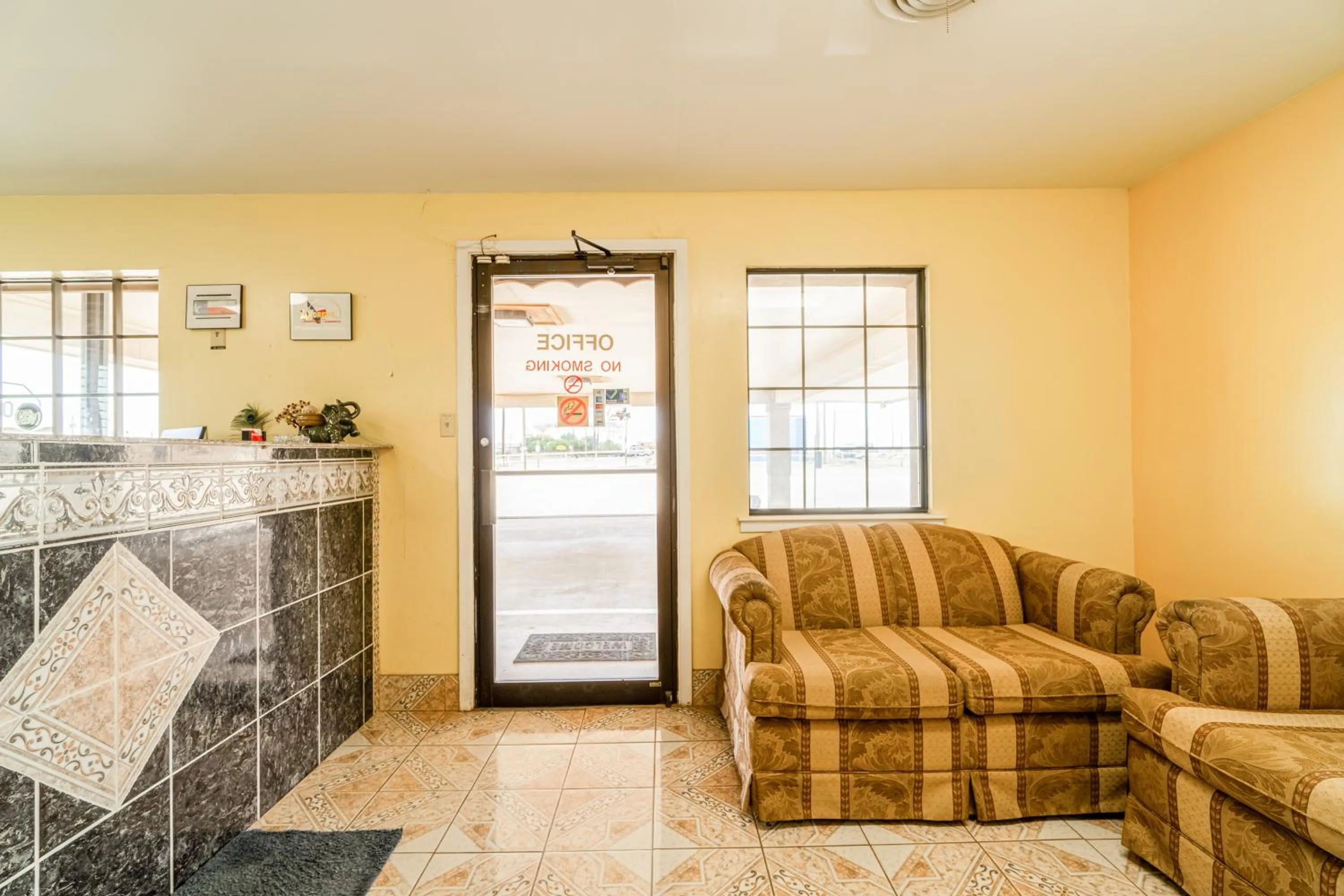 Lobby or reception in Shale Inn Andrews by OYO